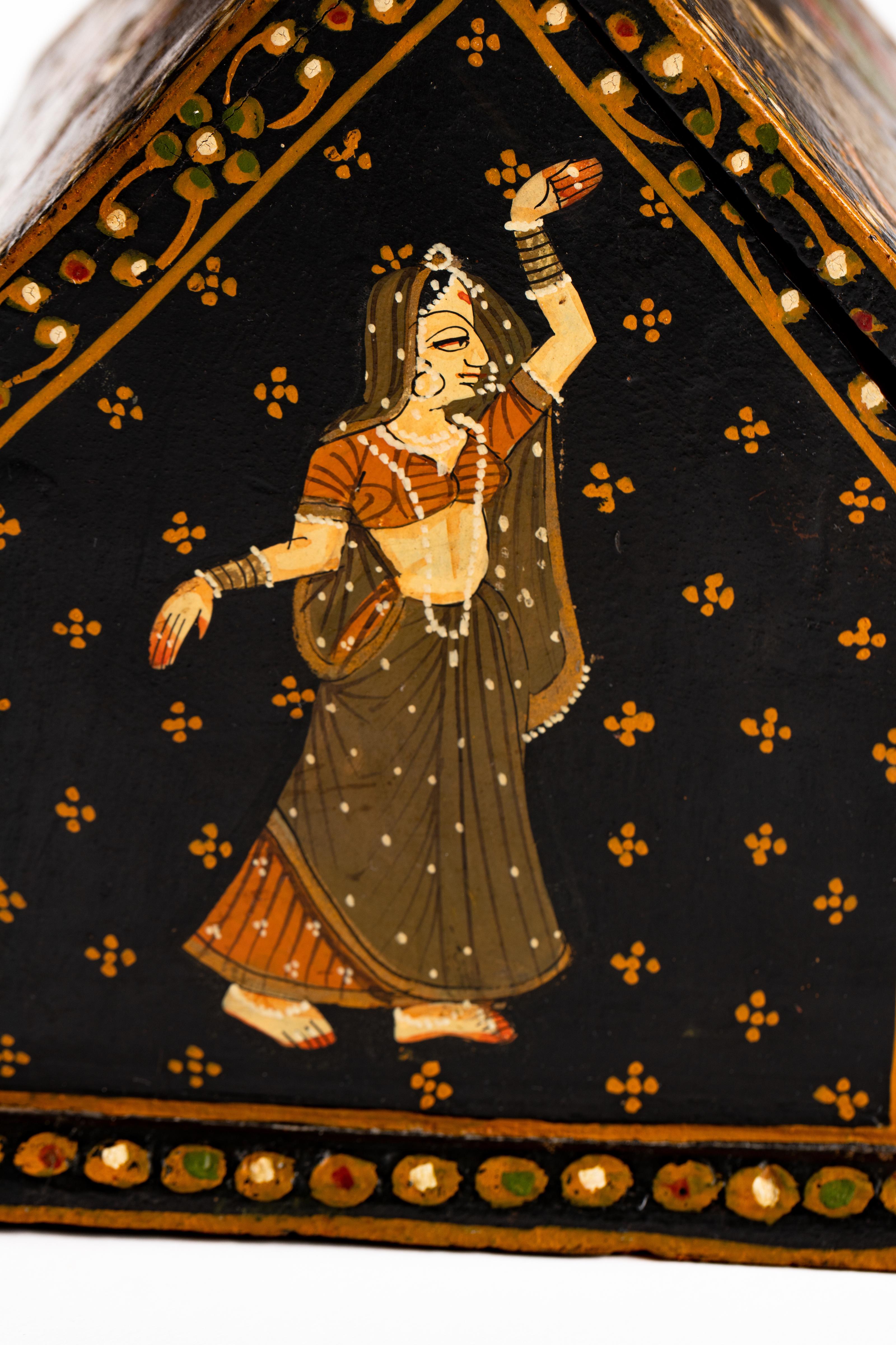 Indischer handbemalter Rajasthani-Schmuckkästchen aus Holz, Dowry-Kasten im Angebot 8
