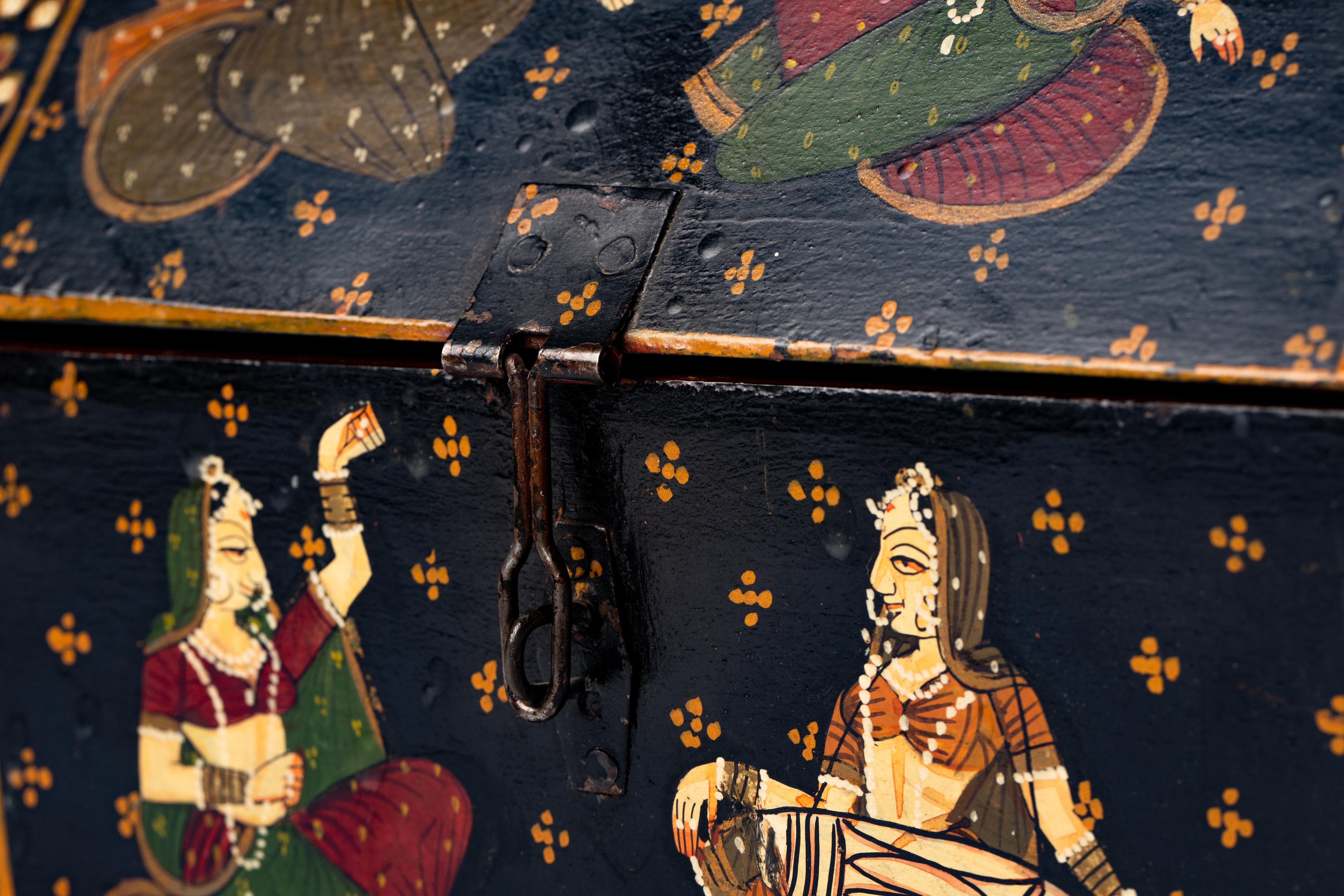 Indischer handbemalter Rajasthani-Schmuckkästchen aus Holz, Dowry-Kasten im Angebot 2