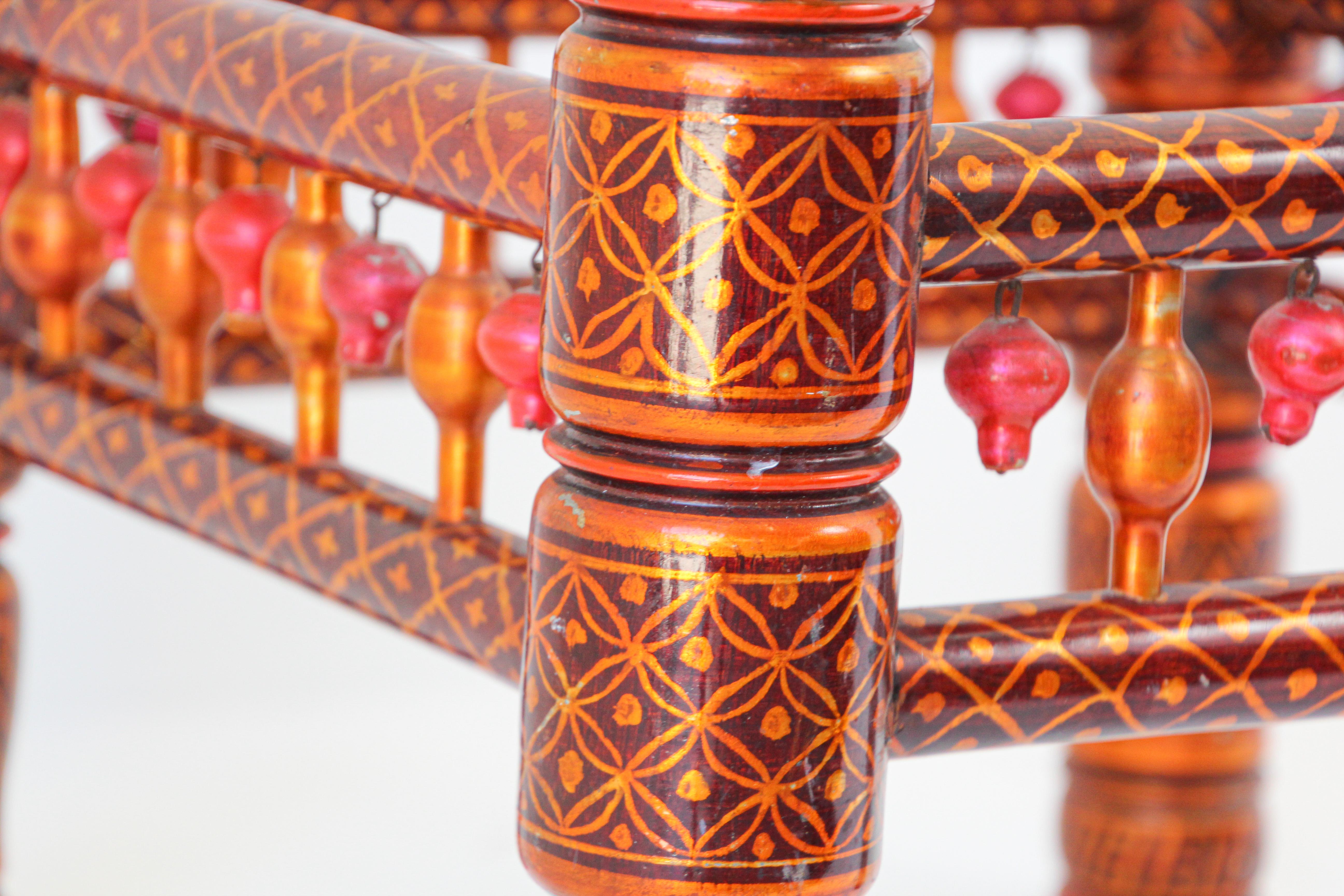 Verre Table basse rouge Rajasthani avec plateau en verre, Inde en vente