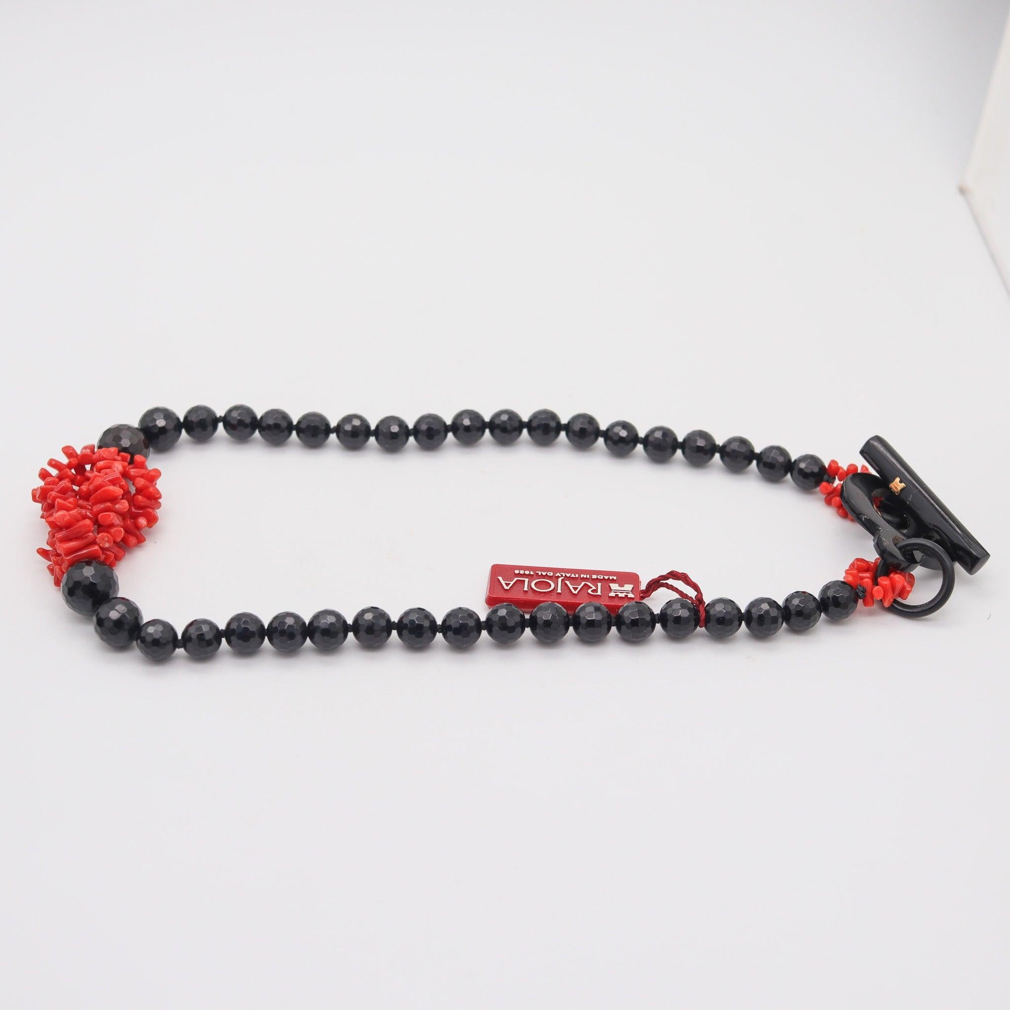 RAJOLA Napoles Halskette aus schwarzem Onyx, roter Koralle, schwarzem Horn und 18 Karat Gold im Zustand „Hervorragend“ im Angebot in Miami, FL
