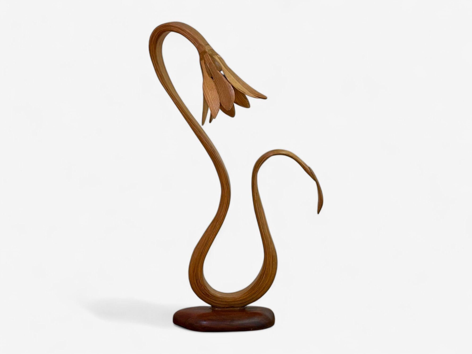 Raka Studio, Zeitgenössisch, Organisch Modern, Blumen-Tischlampe, Bugholz, 21. C.

Von Raka Studio entworfene und hergestellte Tischleuchte mit Blumenmuster in limitierter Auflage. Dieses Werk besteht aus lackierter, geschnitzter und geschnitzter