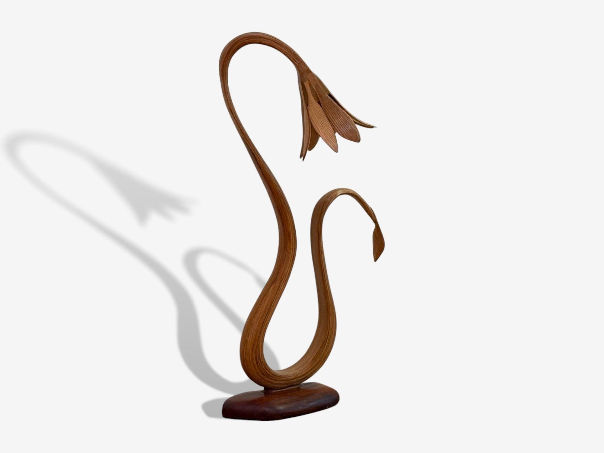 Raka Studio, Zeitgenössisch, Organisch Modern, Blumen-Tischlampe, Bugholz, 21. C. (Moderne) im Angebot