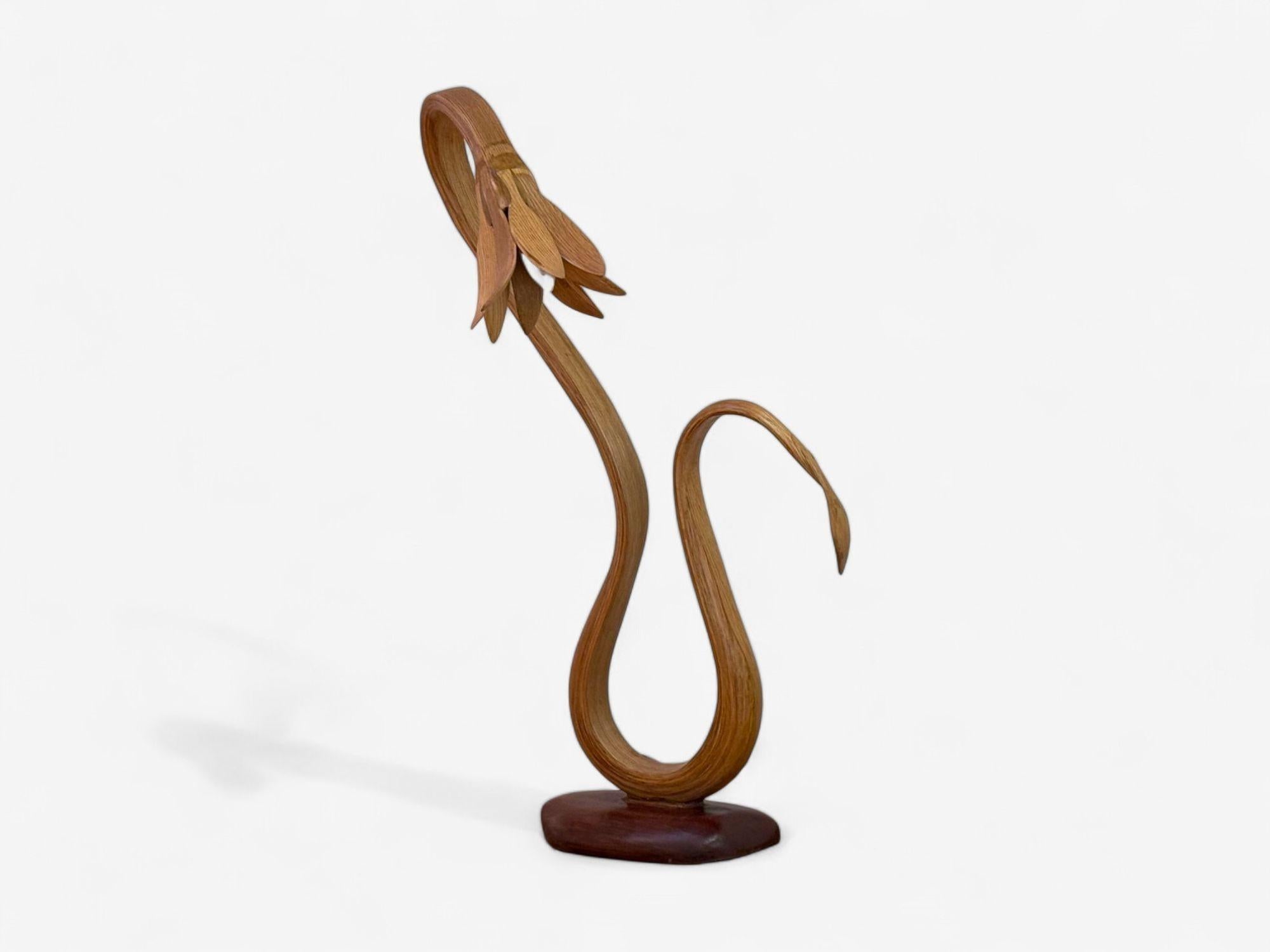 Raka Studio, Zeitgenössisch, Organisch Modern, Blumen-Tischlampe, Bugholz, 21. C. (Pakistanisch) im Angebot