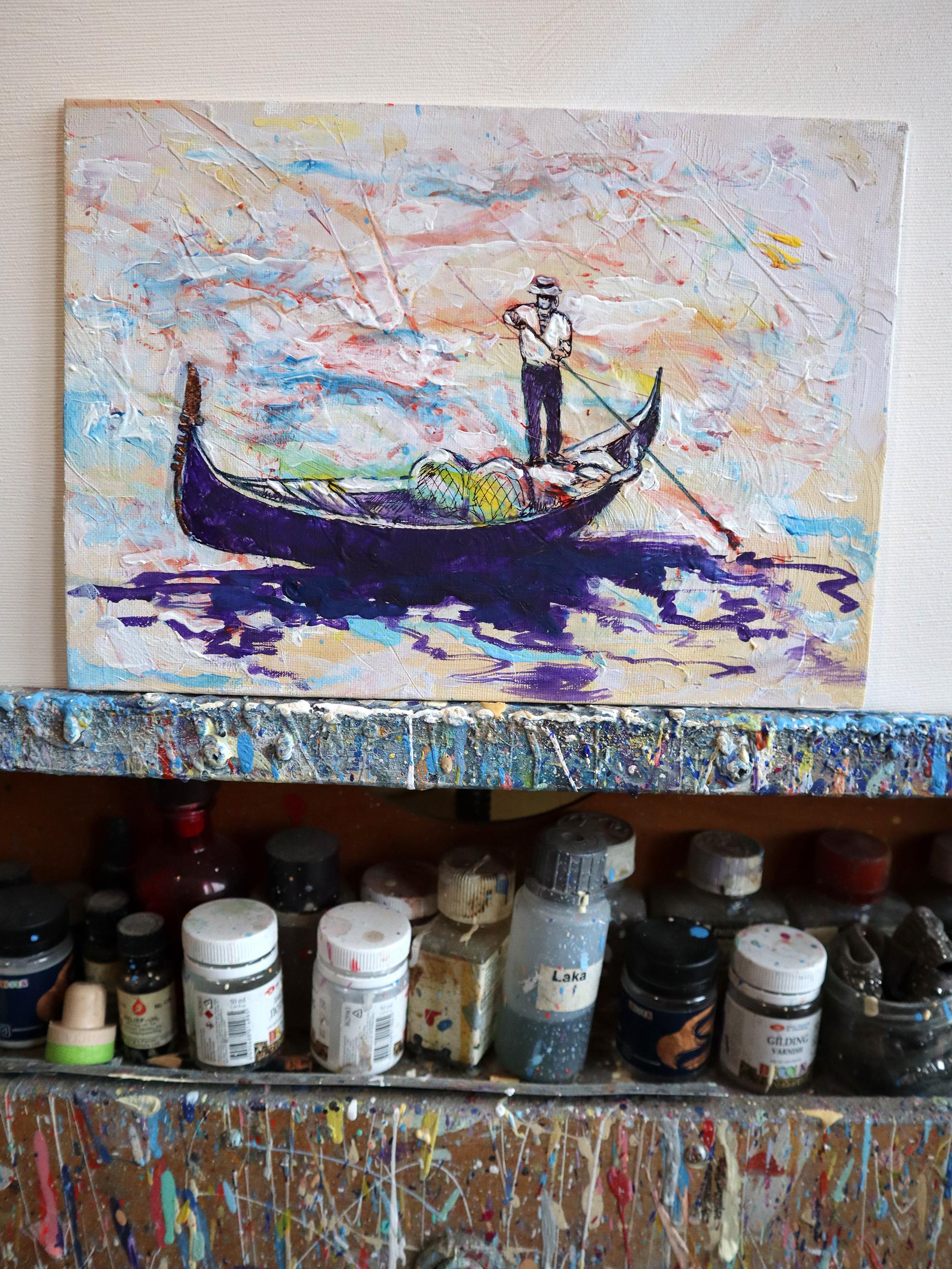 In dieser lebendigen Mischung aus Acryl und Öl habe ich das ruhige und doch dynamische Leben eines einsamen Gondoliere vor einem chaotischen Hintergrund erforscht, der die Essenz von Bewegung und Emotion einfängt. Die wirbelnden Farben und kühnen
