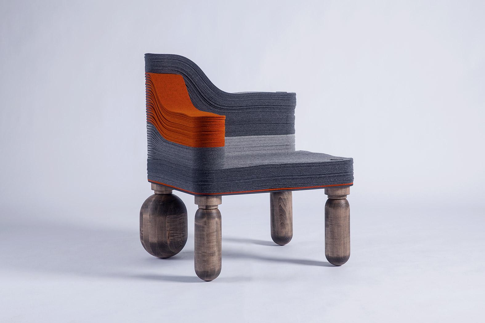 Chaise d'angle Raki C en feutre et bois de Champalimaud à Stackabl, Canada, 2021 Excellent état - En vente à New York, NY