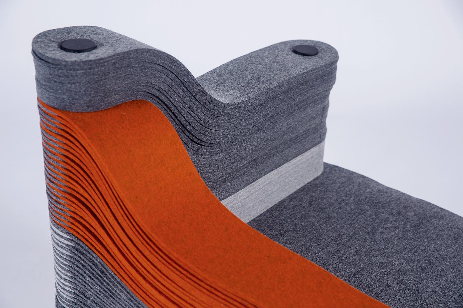 Chaise d'angle Raki, feutre et bois de Champalimaud à Stackabl, Canada, 2021 en vente 1
