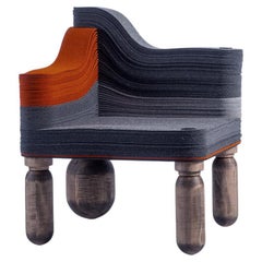 Chaise d'angle Raki, feutre et bois de Champalimaud à Stackabl, Canada, 2021