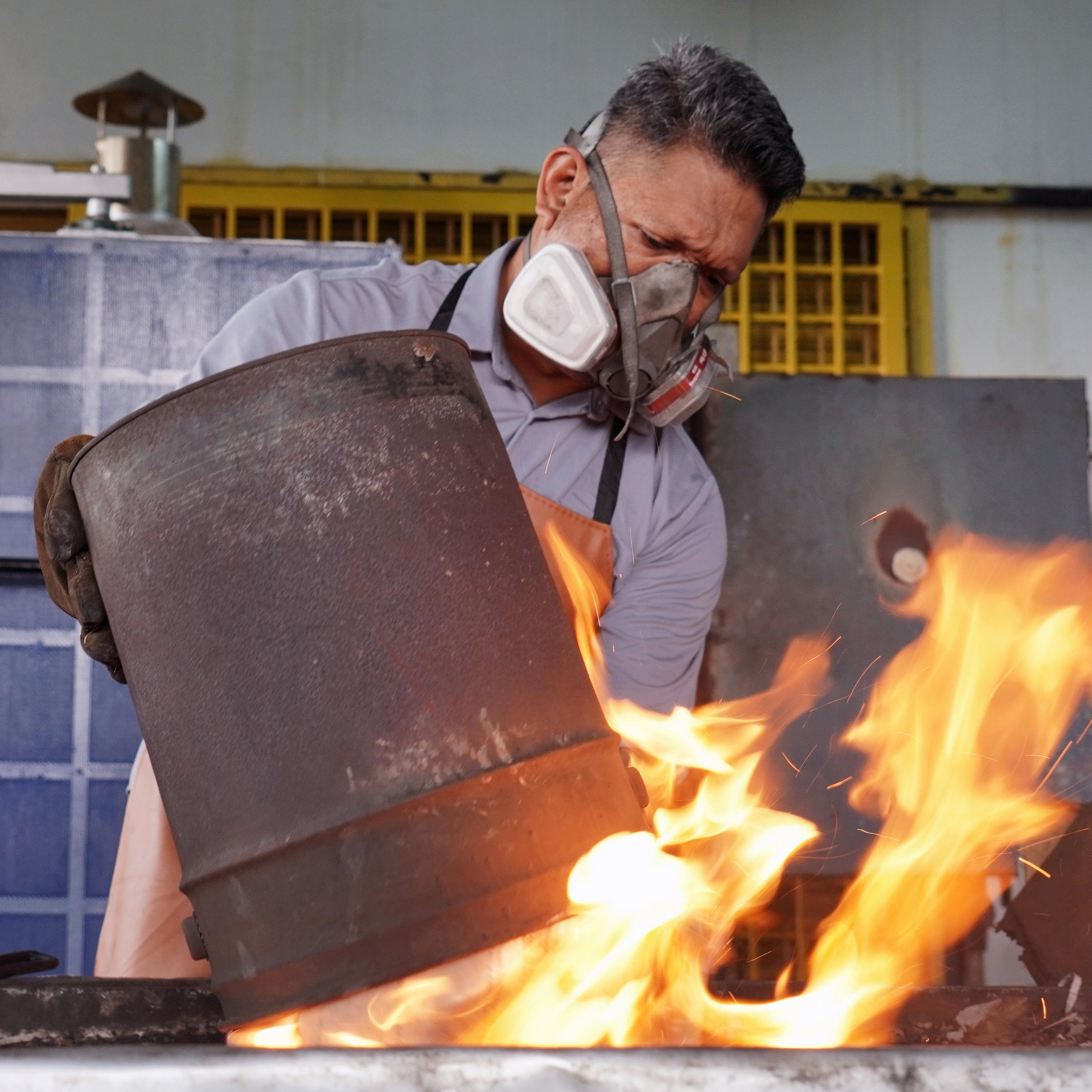Raku 2er-pack Premium-Vase, Geschenkbox aus Keramik – Rauch Raku – Handgefertigtes Keramik-Hausdekor im Zustand „Neu“ im Angebot in Petaling Jaya, MY