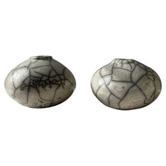 Vaso di luna in miniatura Wabi Sabi cotto al raku