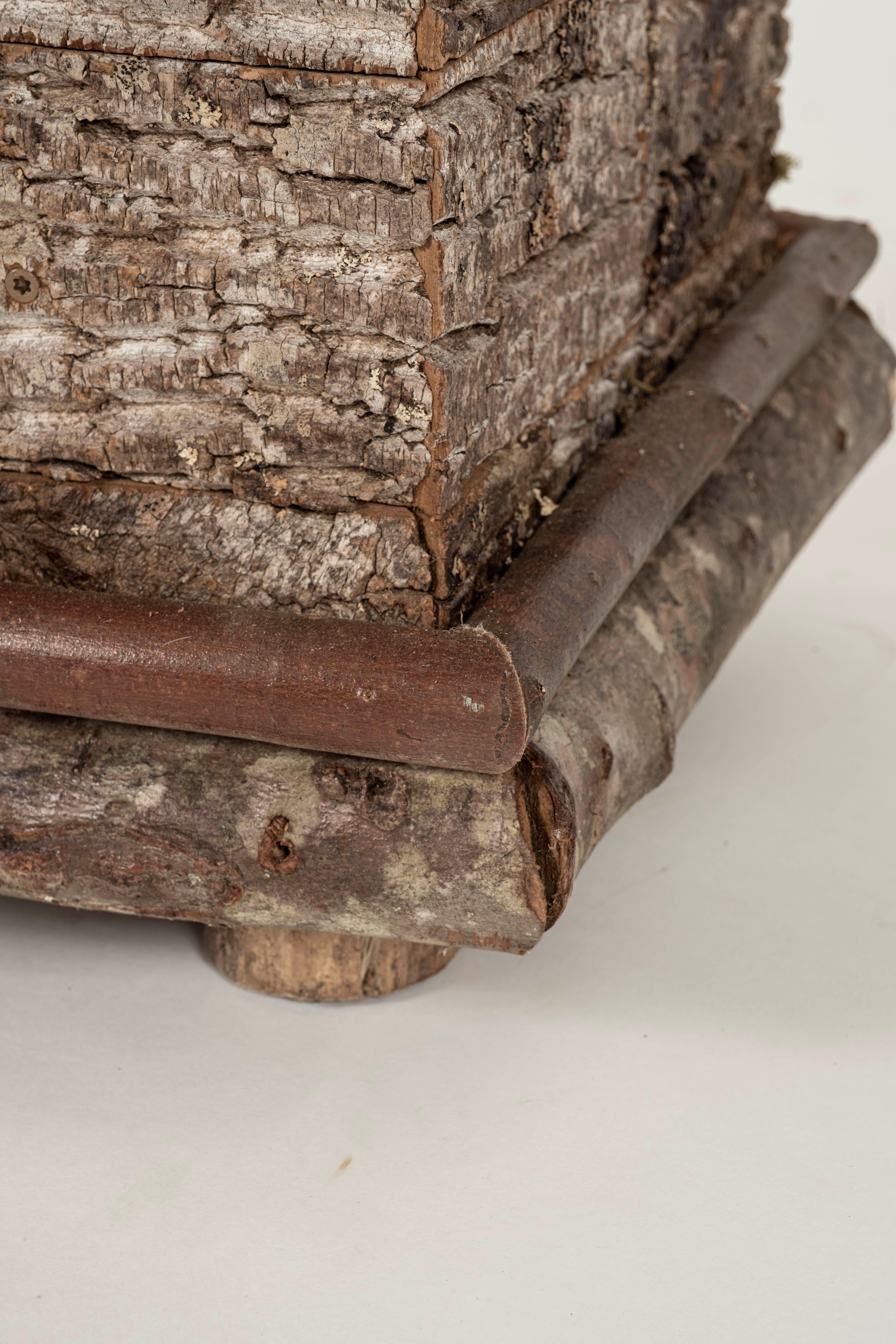 Piedistallo alto in legno di Raleigh Adams con piano in ardesia in vendita 2