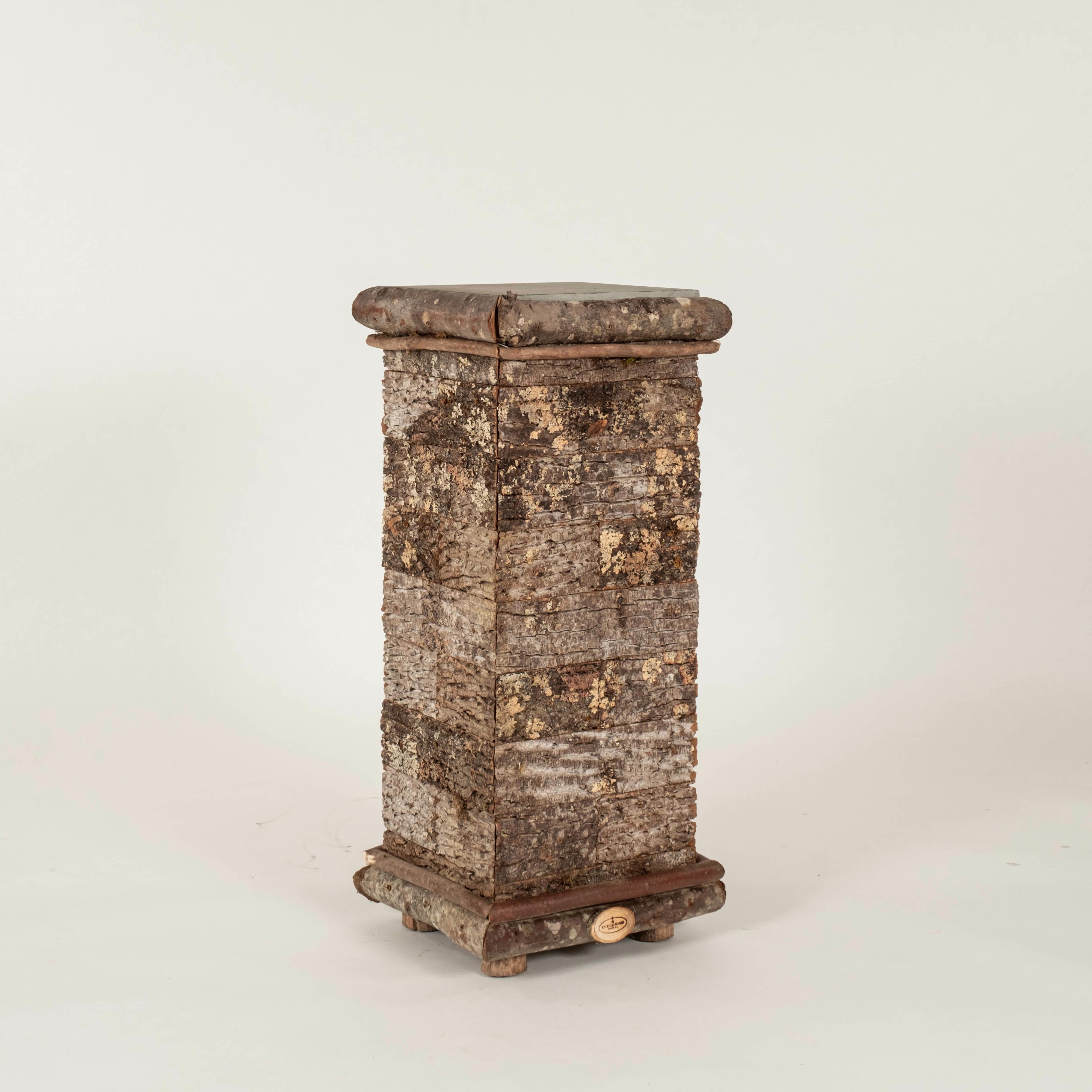 Piedistallo alto in legno con piano in ardesia di 13,25