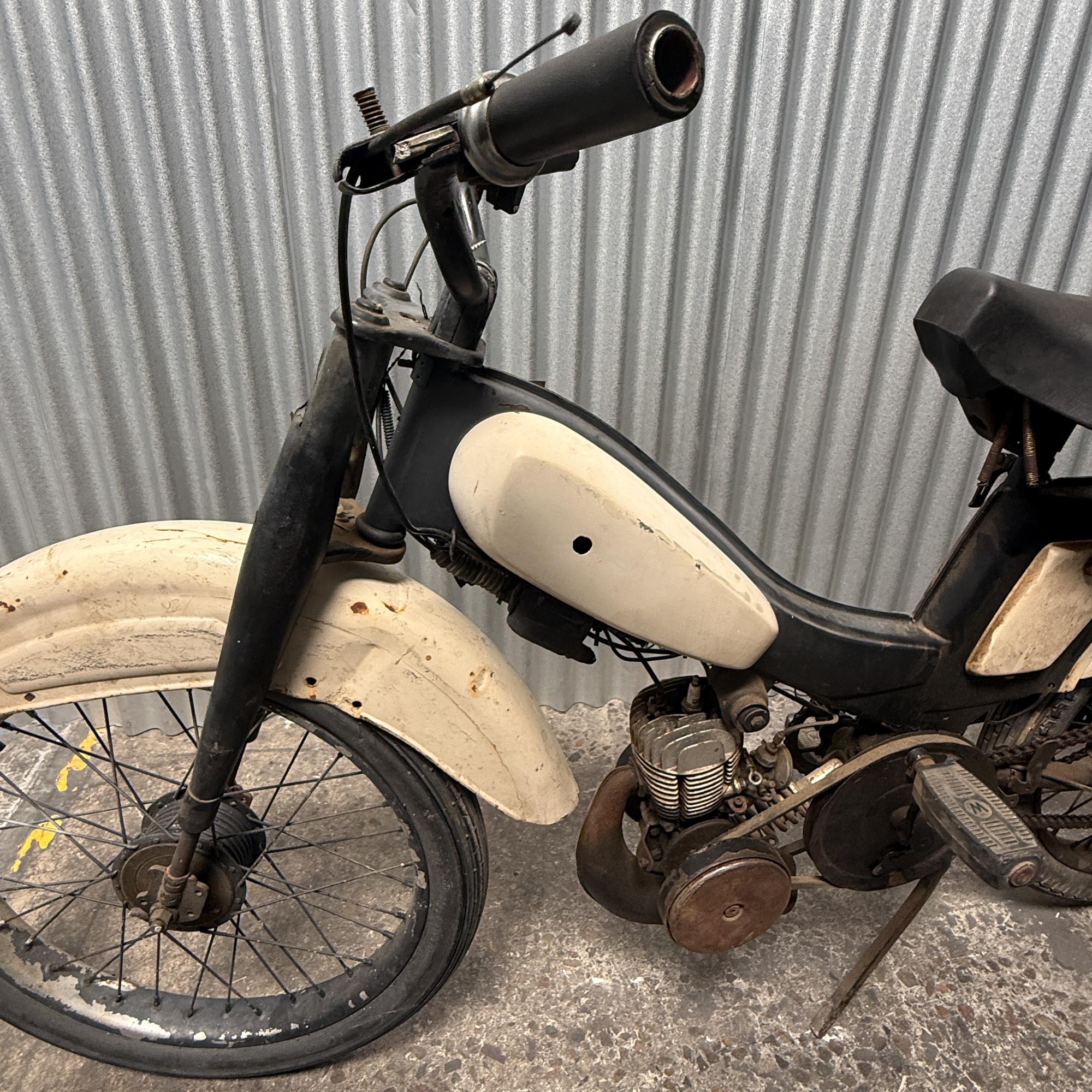 Raleigh Rm4 49cc Moped Mitte des Jahrhunderts Modern 1964 im Zustand „Starke Gebrauchsspuren“ im Angebot in Chula Vista, CA