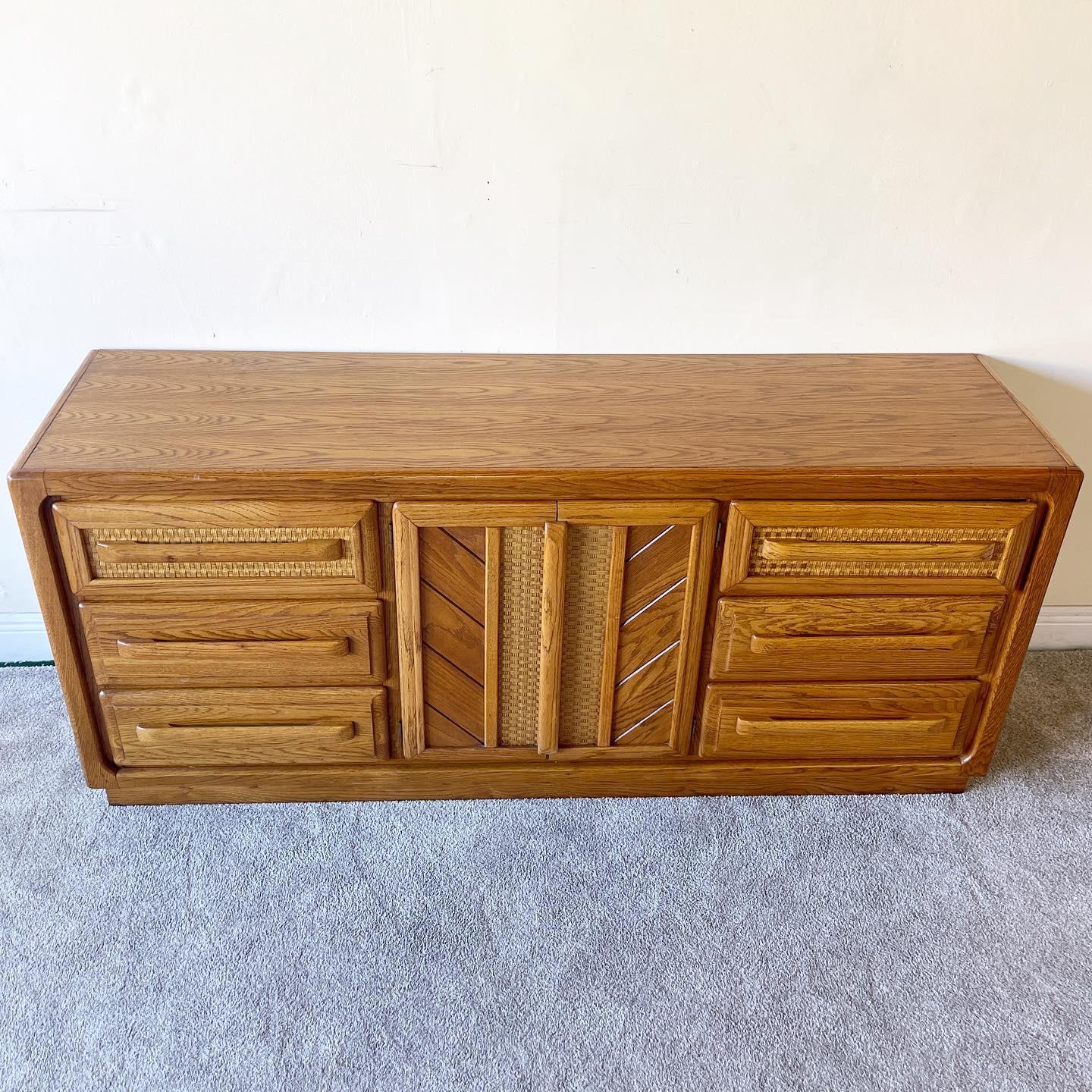 Raliegh Road Oak and Wicker Paneled Dresser with Mirror, 9 Drawers In Good Condition In Delray Beach, FL