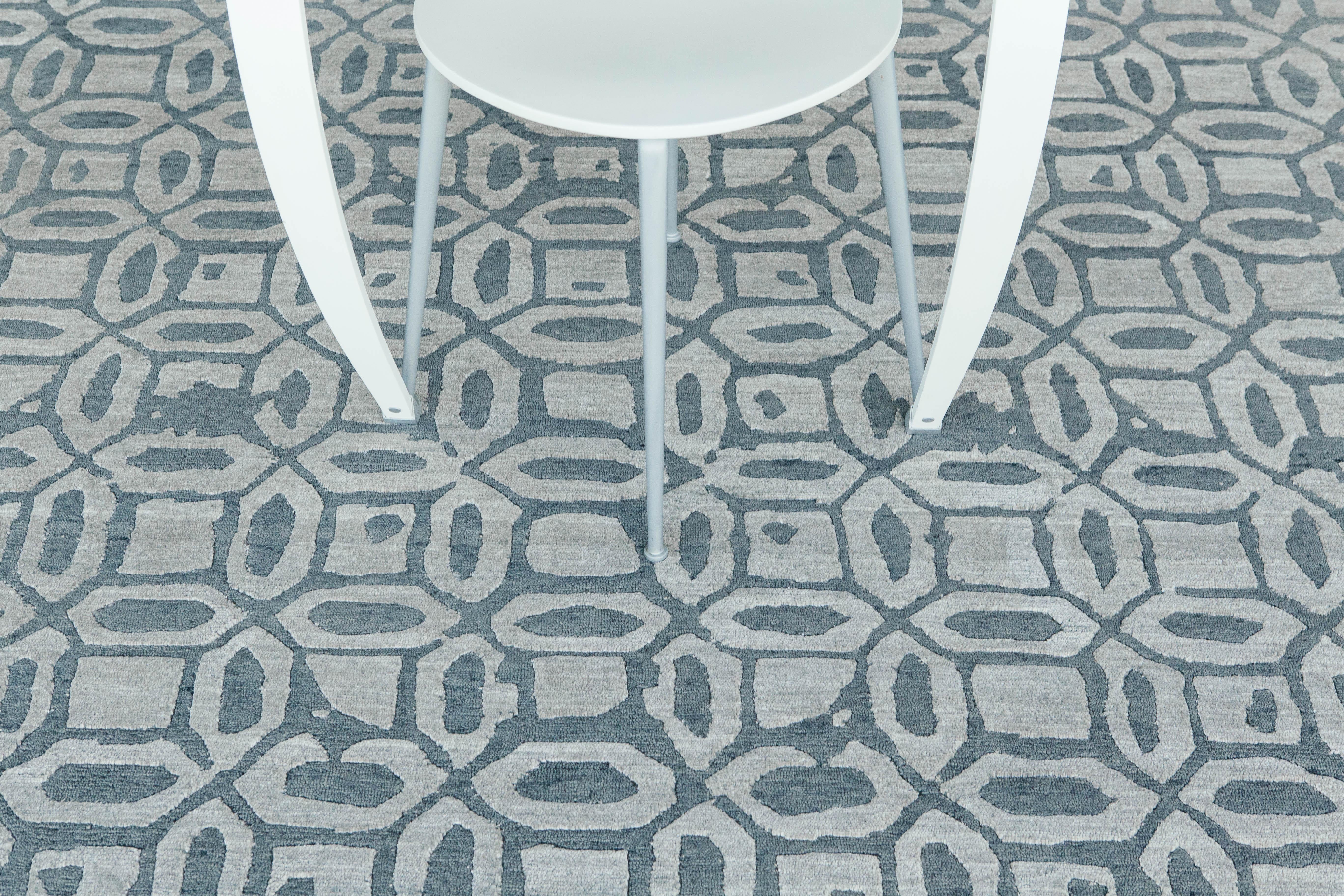 Hand-Knotted Rallegra Rug Modern Design Bamboo Silk For Sale