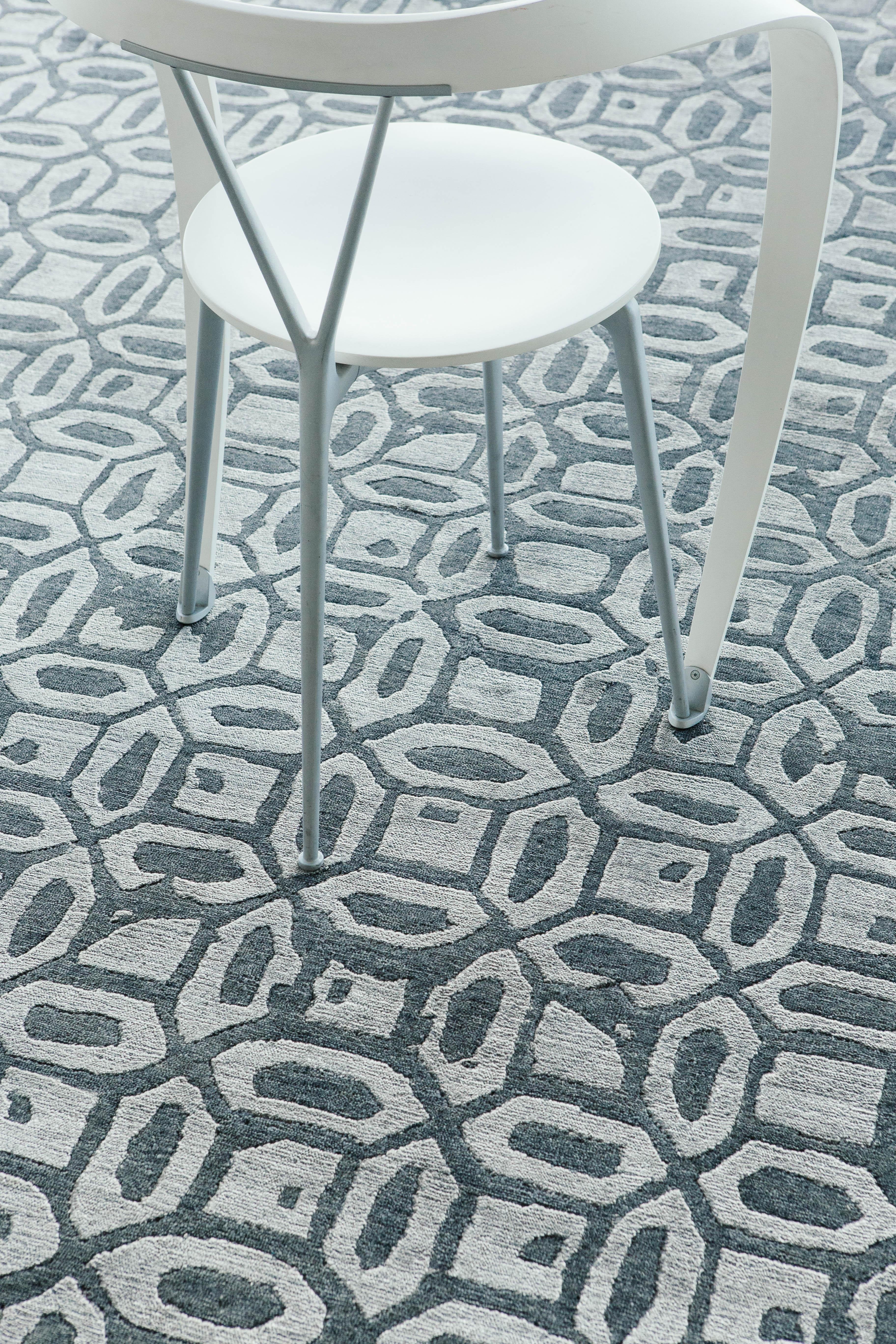 Contemporary Rallegra Rug Modern Design Bamboo Silk For Sale