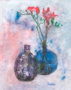 Deux vases à fleurs roses