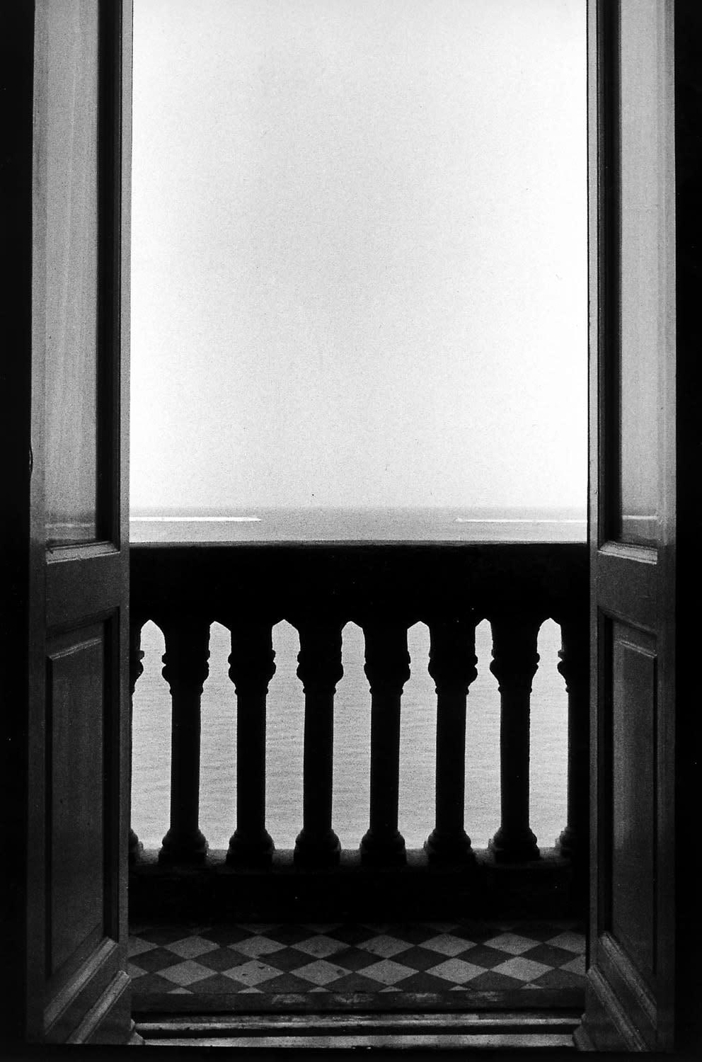 Lampe pharaonnique - Photograph de Ralph Gibson