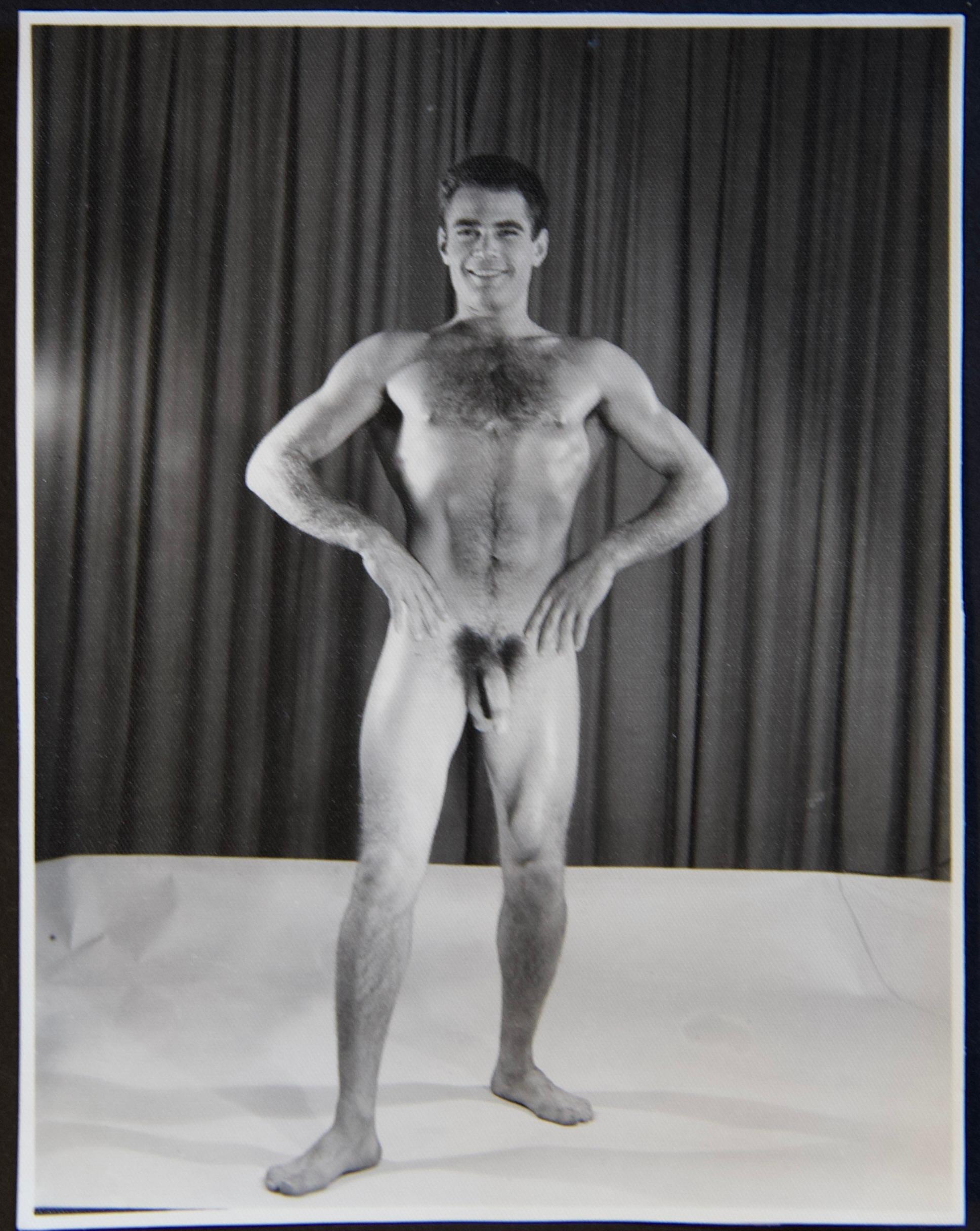 RALPH KELLY 1950s Vintage 11 Gelatin Silver Photographs of model BOB CUTLASS en vente 5