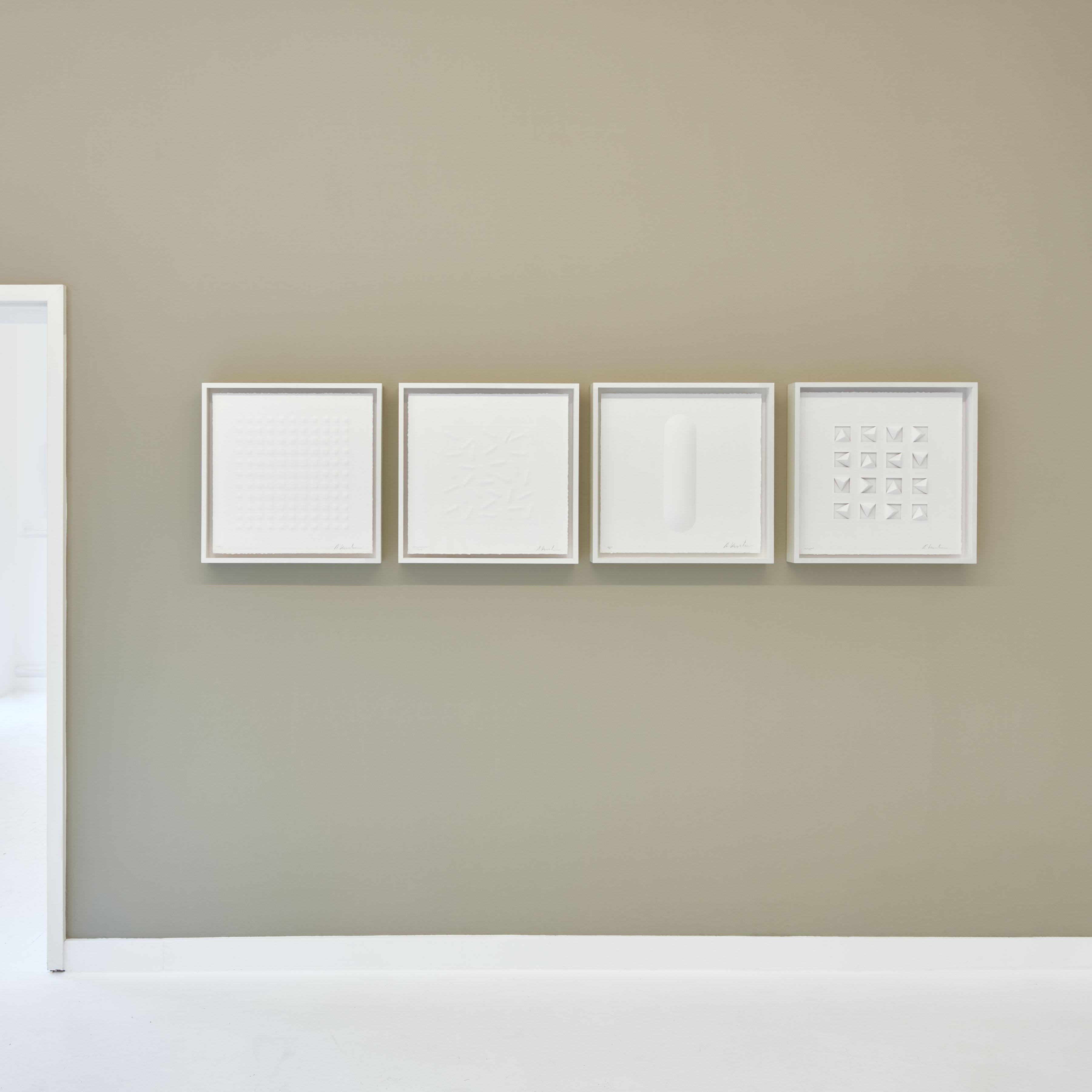 Peinture d'art minimale blanche sur papier de Ralph Kerstner : poussière de Pythago en vente 3