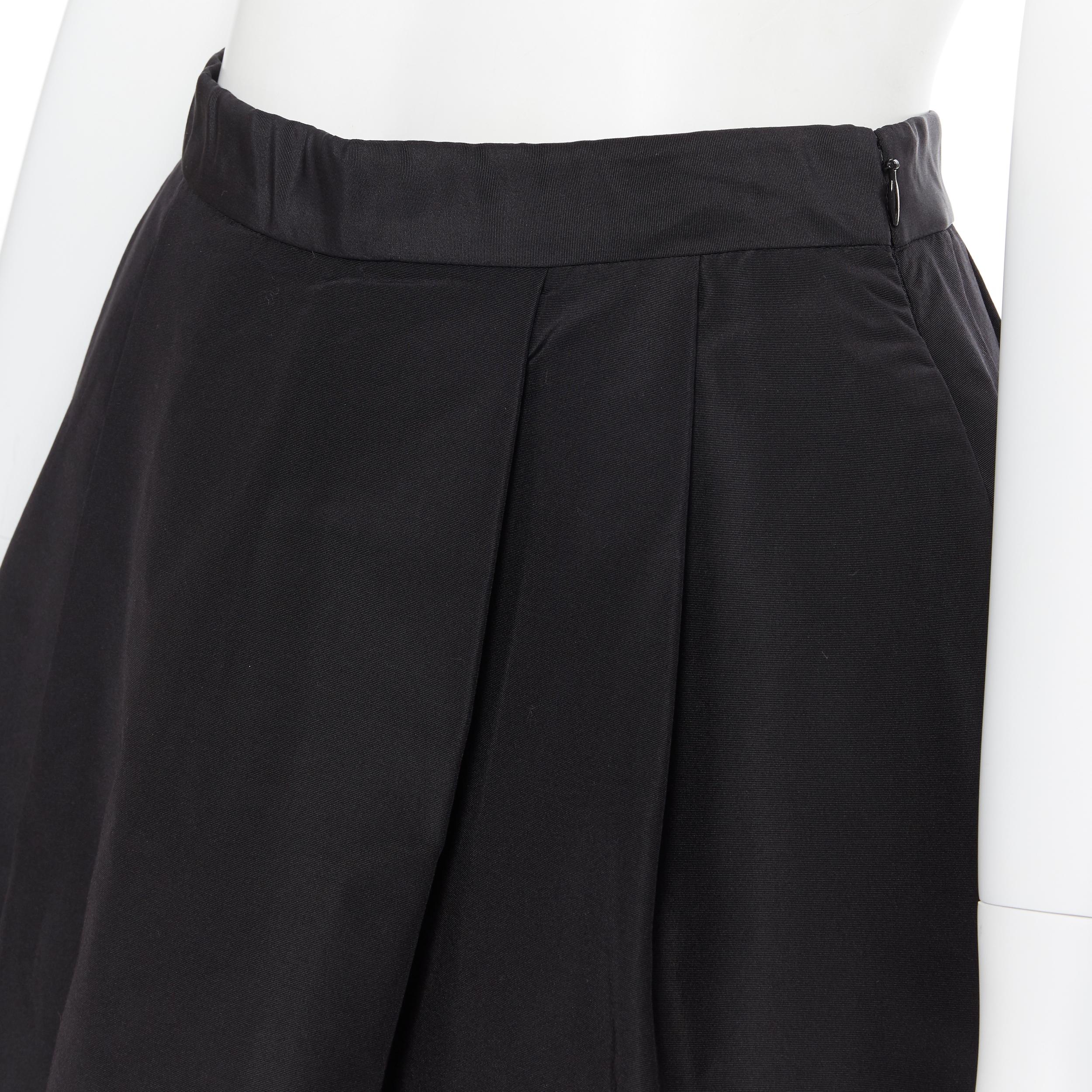 RALPH LAUREN 100% mulberry silk black pleated crin lined flared skirt US0
Brand: Ralph Lauren
Model Name / Style: Flared skirt
Material: Silk
Color: Black
Pattern: Solid
Closure: Zip
Extra Detail: Pleated front. Dual side slit pockets. Crin hem