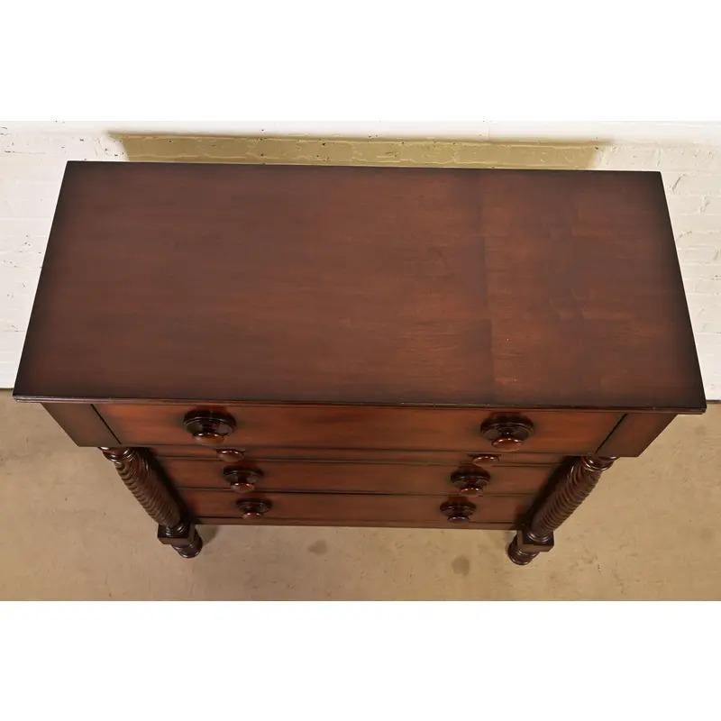 Commode haute en acajou sculpté Ralph Lauren American Empire en vente 5