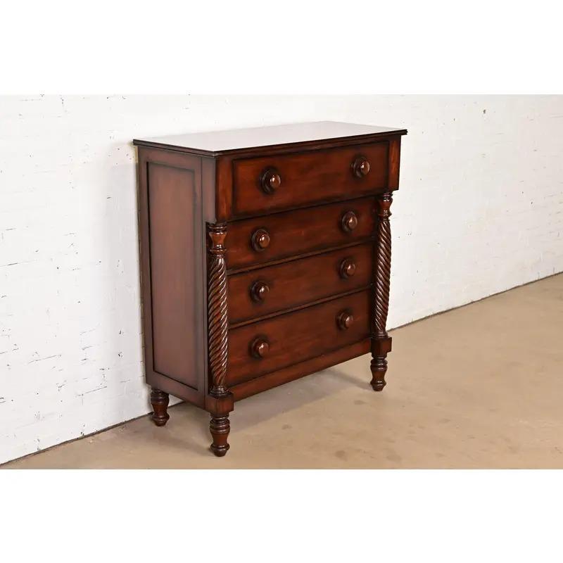 Commode haute en acajou sculpté Ralph Lauren American Empire Bon état - En vente à South Bend, IN
