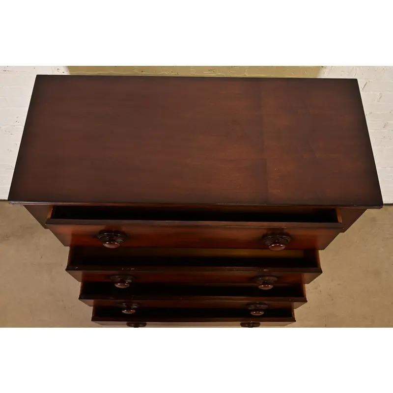 Commode haute en acajou sculpté Ralph Lauren American Empire en vente 1