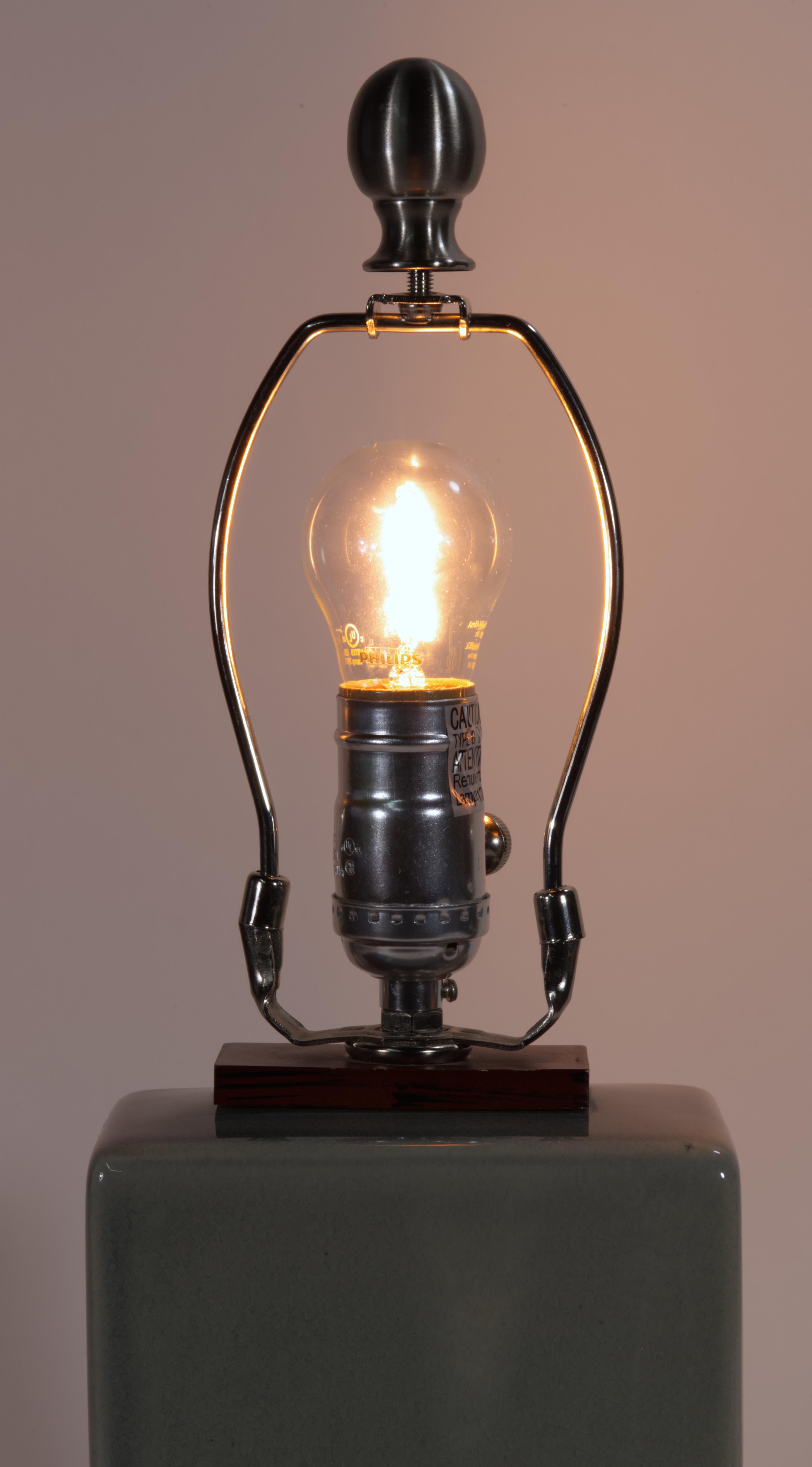 Ralph Lauren Art Deco-Tischlampe im Stil von Ralph Lauren, graue Craquelure-Glasur im Angebot 7