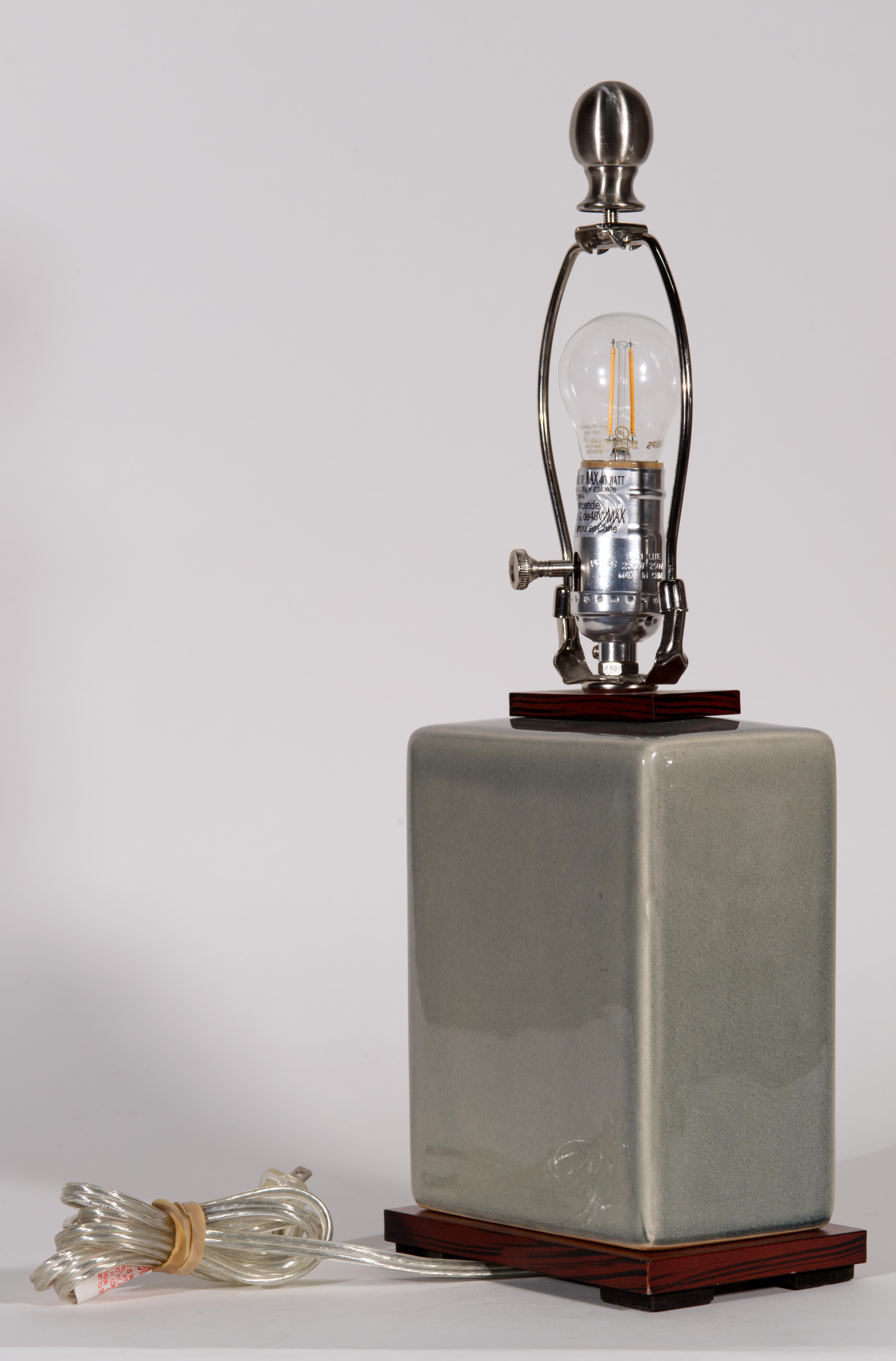 Ralph Lauren Art Deco-Tischlampe im Stil von Ralph Lauren, graue Craquelure-Glasur im Angebot 1