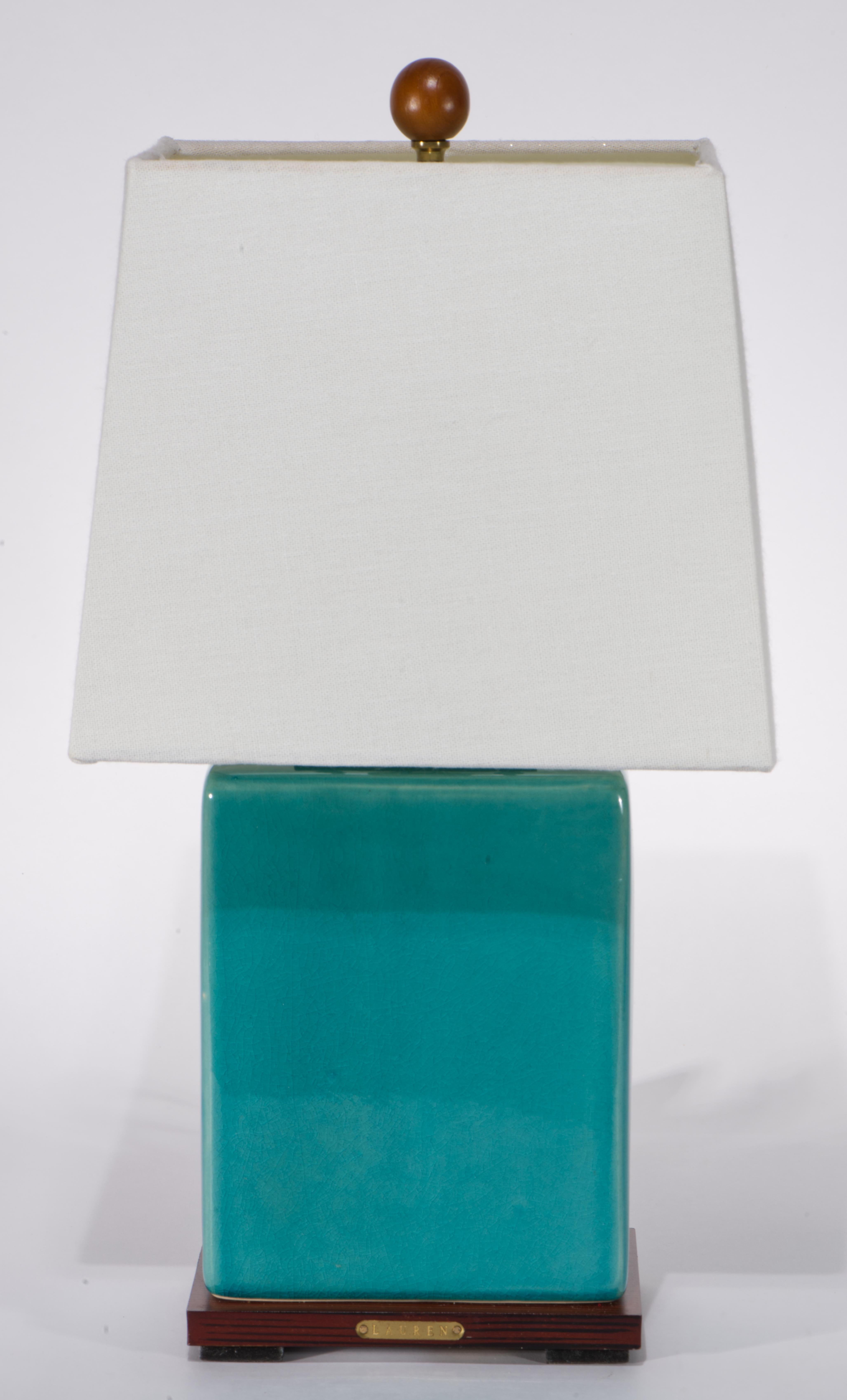 Chippendale cinese Lampada da tavolo Ralph Lauren Art Deco Smalto blu turchese craquelure in vendita