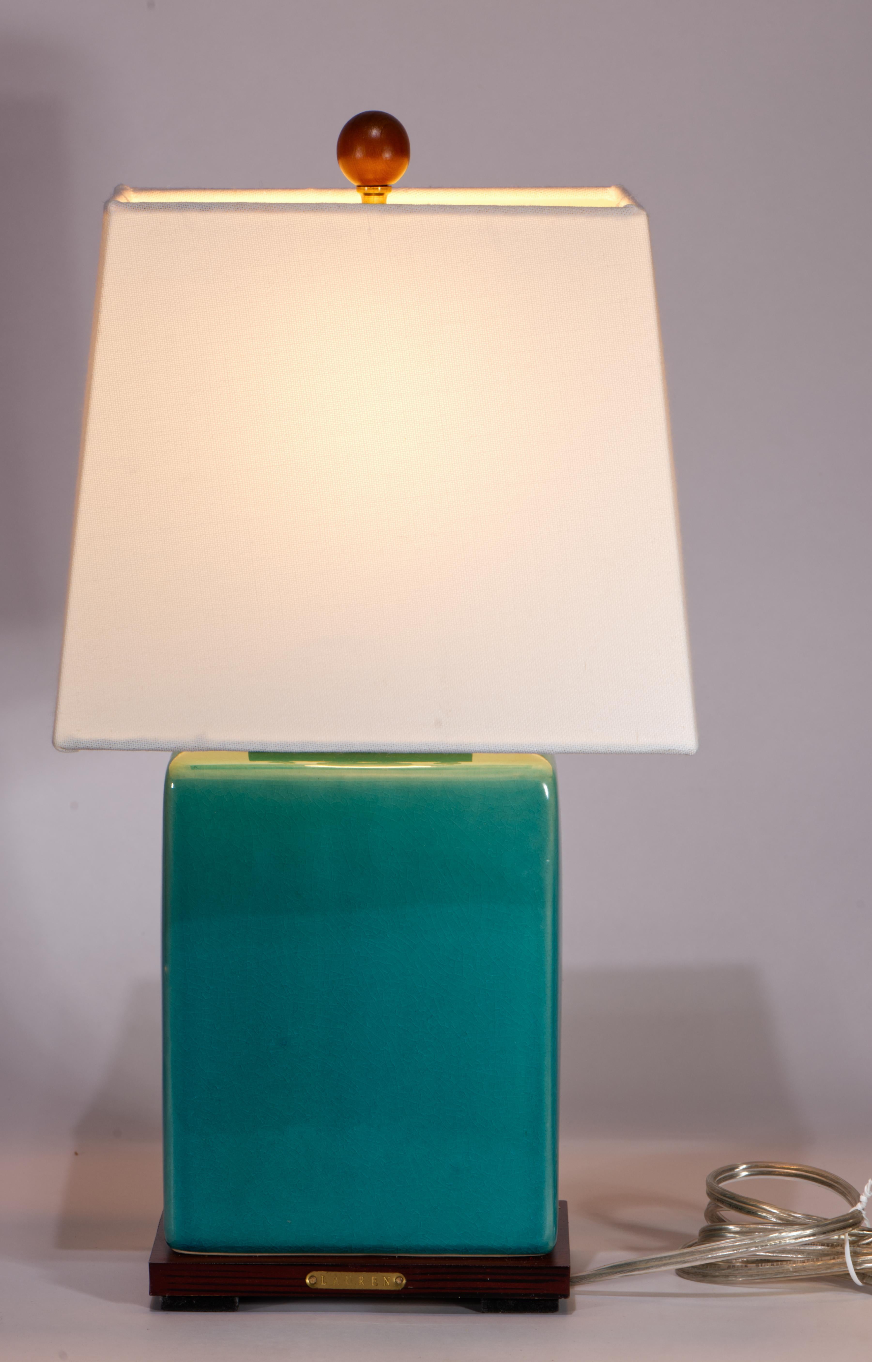 Lampada da tavolo Ralph Lauren Art Deco Smalto blu turchese craquelure In condizioni buone in vendita a Clifton Springs, NY