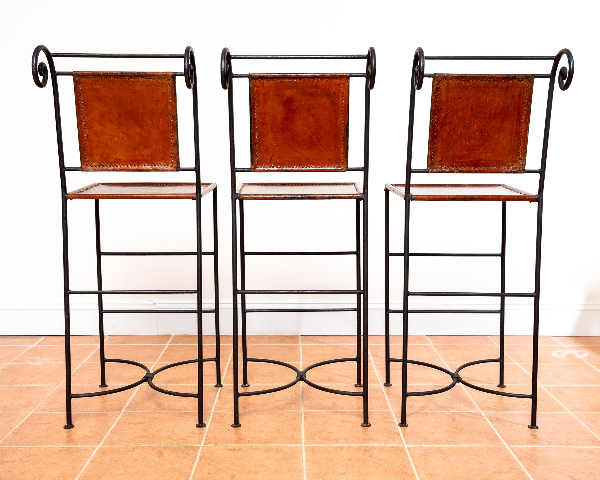 Ralph Lauren Taburetes de bar Cuero tostado Hierro forjado Taburetes de bar Neoclásico siglo XX en venta