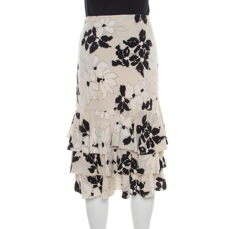 Flaunt elegance with florals this season! The beige and black silk skirt by Ralph Lauren exceeds the style radar with its ruffle design. It offers both a flattering silhouette and a high appeal. Pair it with strappy flats and a simple top to look