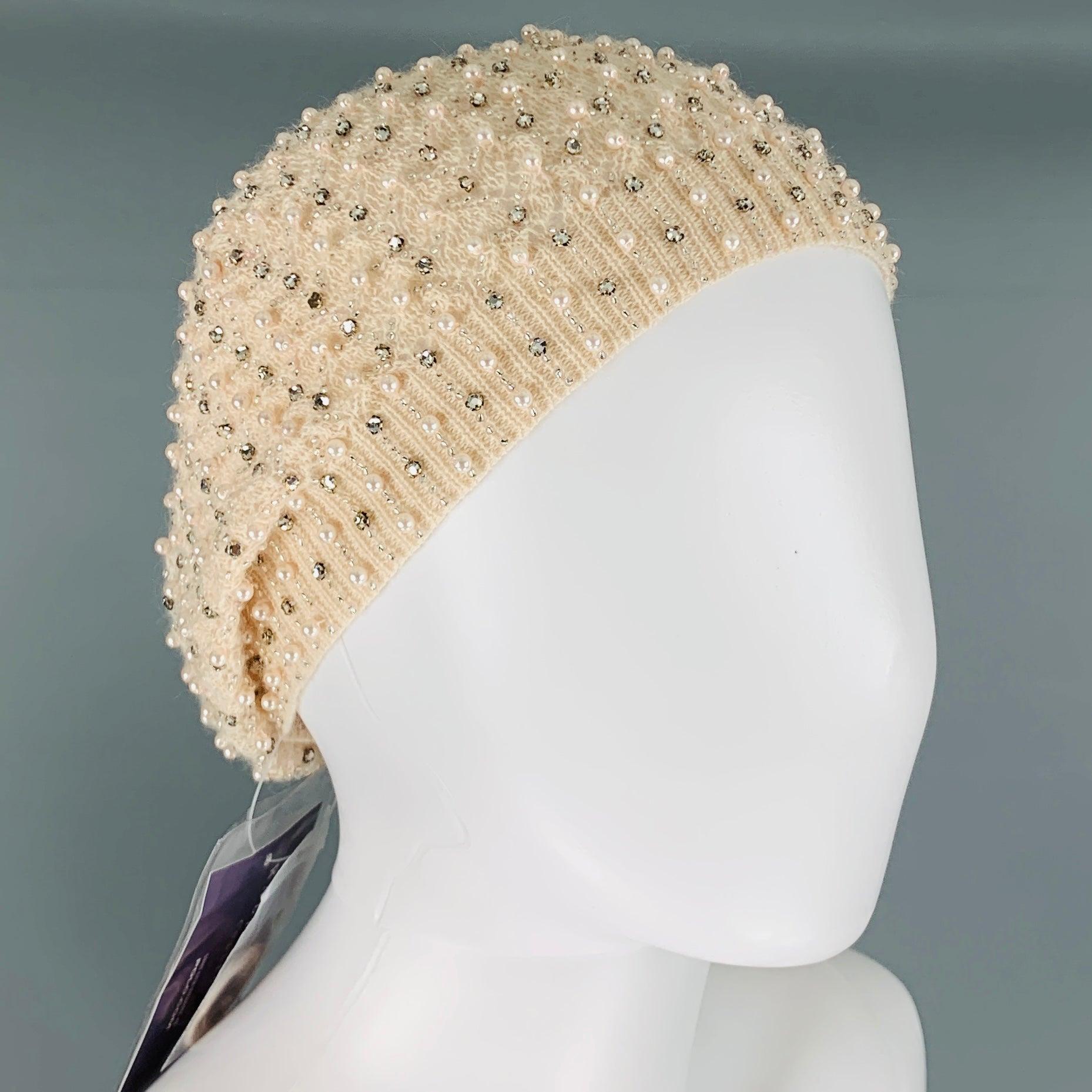 RALPH LAUREN COLLECTION
hat in a beige cashmere mohair blend knit featuring bead and rhinestone design, and a beanie style. Comes with box.Very Good Pre-Owned Condition with Tags. Minor signs of wear. 

Marked:   M/L 

Measurements: 
  Opening: 15