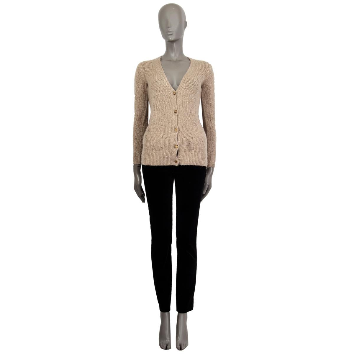 100% authentic Ralph Lauren classic hand knit cardigan in beige cashmere (87%) and silk (13%) with a V-neck, two pockets in the front and ribbed cuffs and hem. Closes with a button fastening in the front. Has been worn and is in excellent condition.