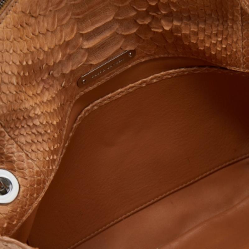 Pochette da polso in pitone beige di Ralph Lauren In condizioni buone in vendita a Dubai, Al Qouz 2