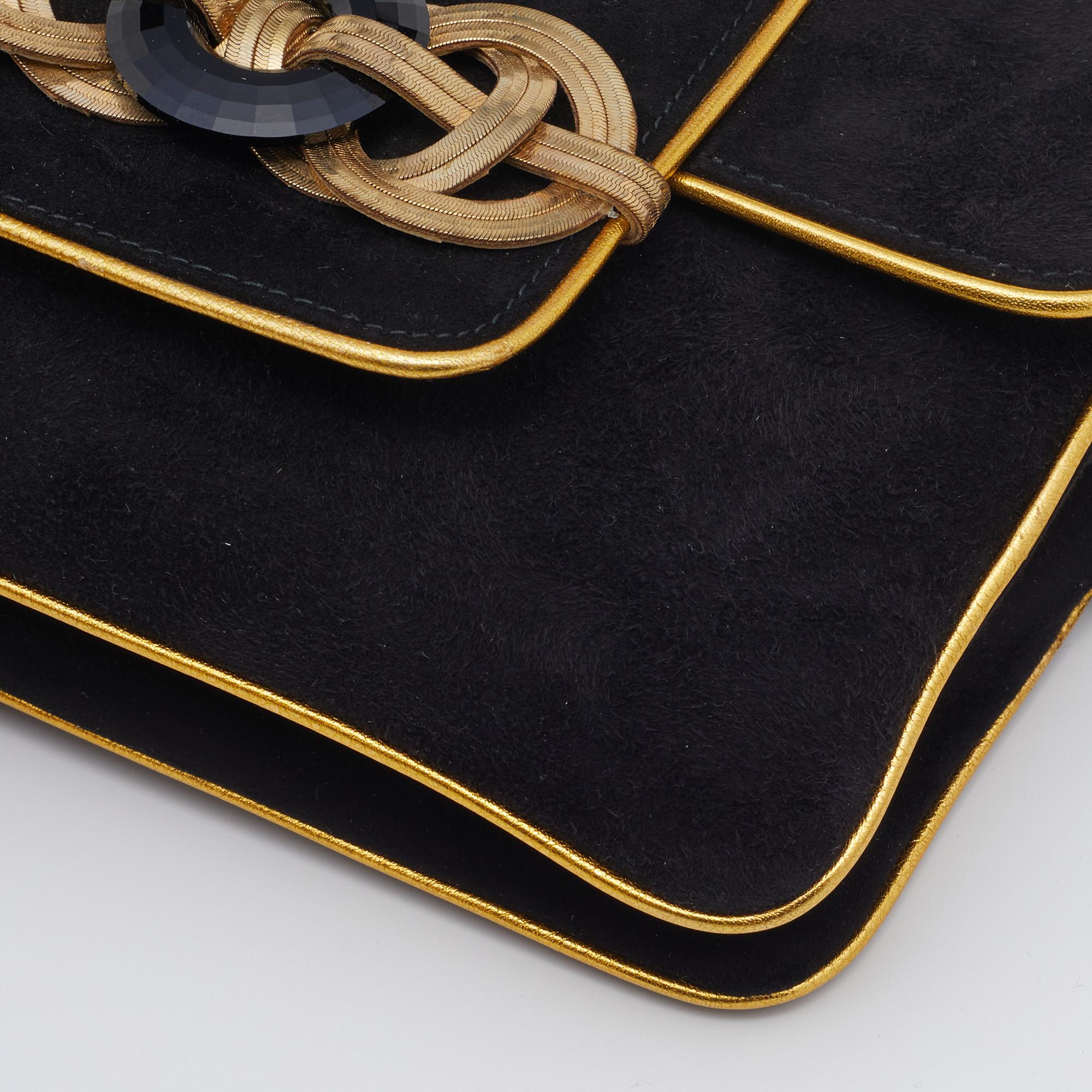 Dazzle the eyes that fall on you when you swing this stunning Ralph Lauren creation. Crafted from suede and leather in a black-gold combination, the shoulder bag is styled with a flap that has an embellished closure. It has a spacious leather