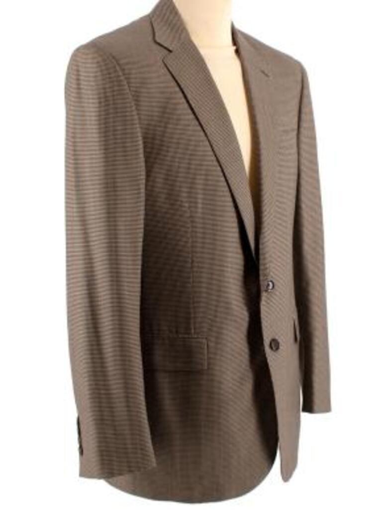 Ralph Lauren Micro houndstooth Blazer

- Padded shoulders
- Two-button fastening
- Three pockets including one chest pocket
- Buttoned cuffs
- Two rear vents
- Three interior pockets

Material
75% Cashmere, 25% Wool
Lining: 100% Viscose

Made in