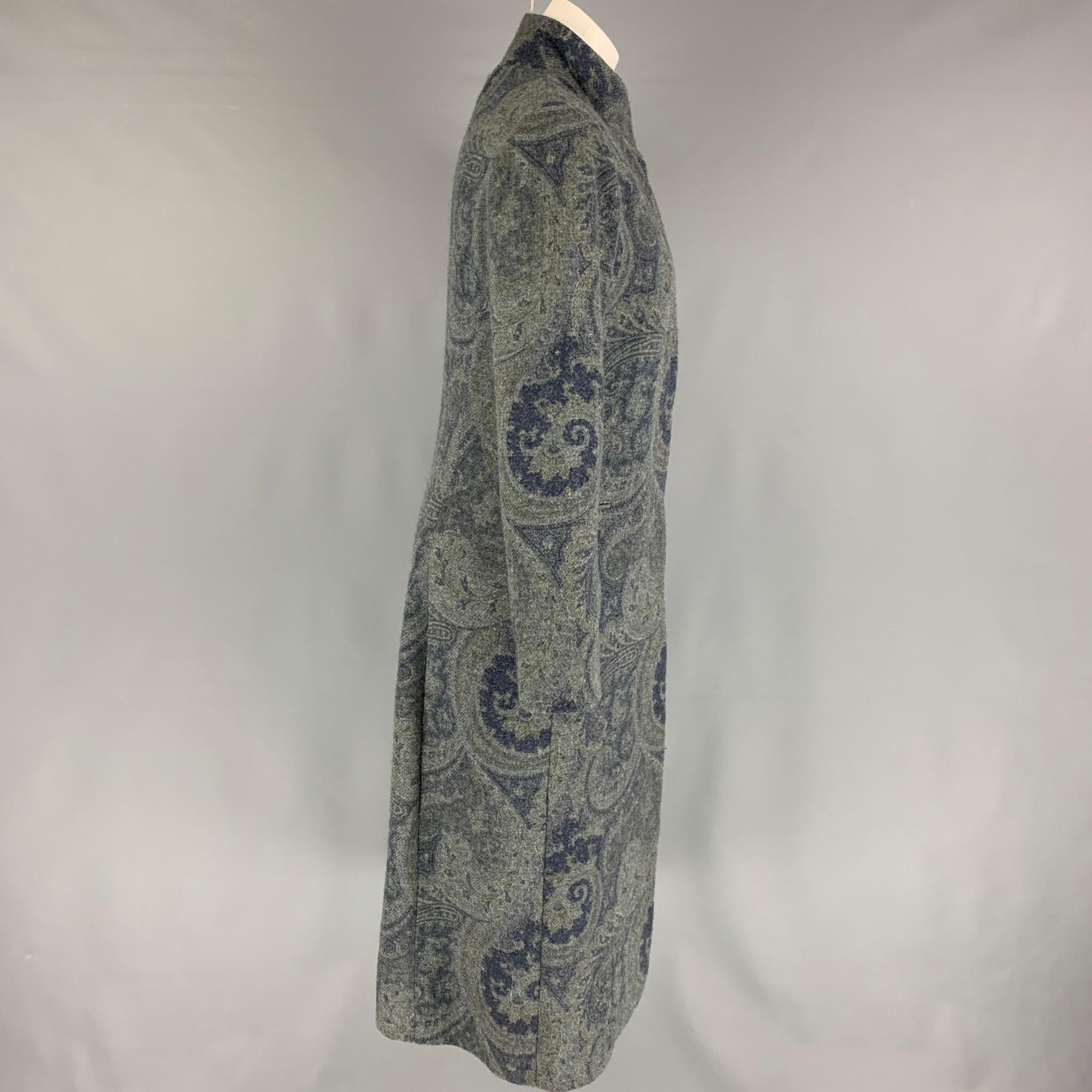 RALPH LAUREN 'Black Label' coat comes in a gre & blue paisley wool with a full liner featuring a stand up collar, slit pockets, and a hidden placket closure. Made in USA.

Very Good Pre-Owned Condition.
Marked: Size tag