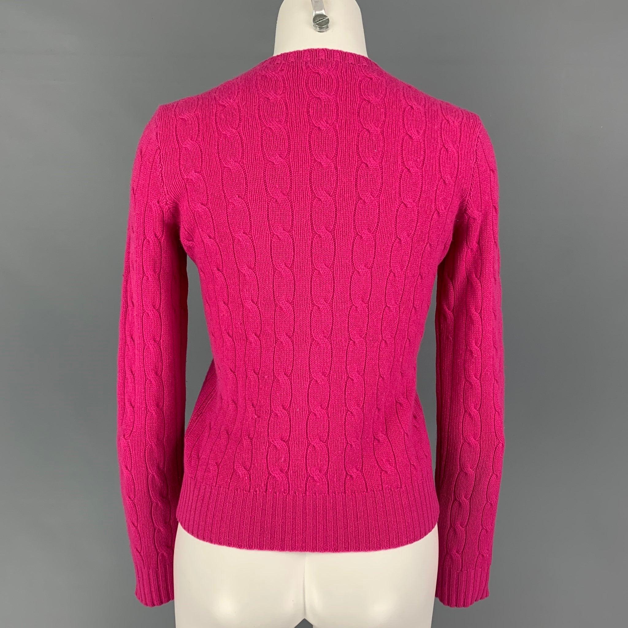 RALPH LAUREN Black Label Size M Raspberry Cashmere Cable Knit Crew-Neck Sweater In Good Condition For Sale In San Francisco, CA