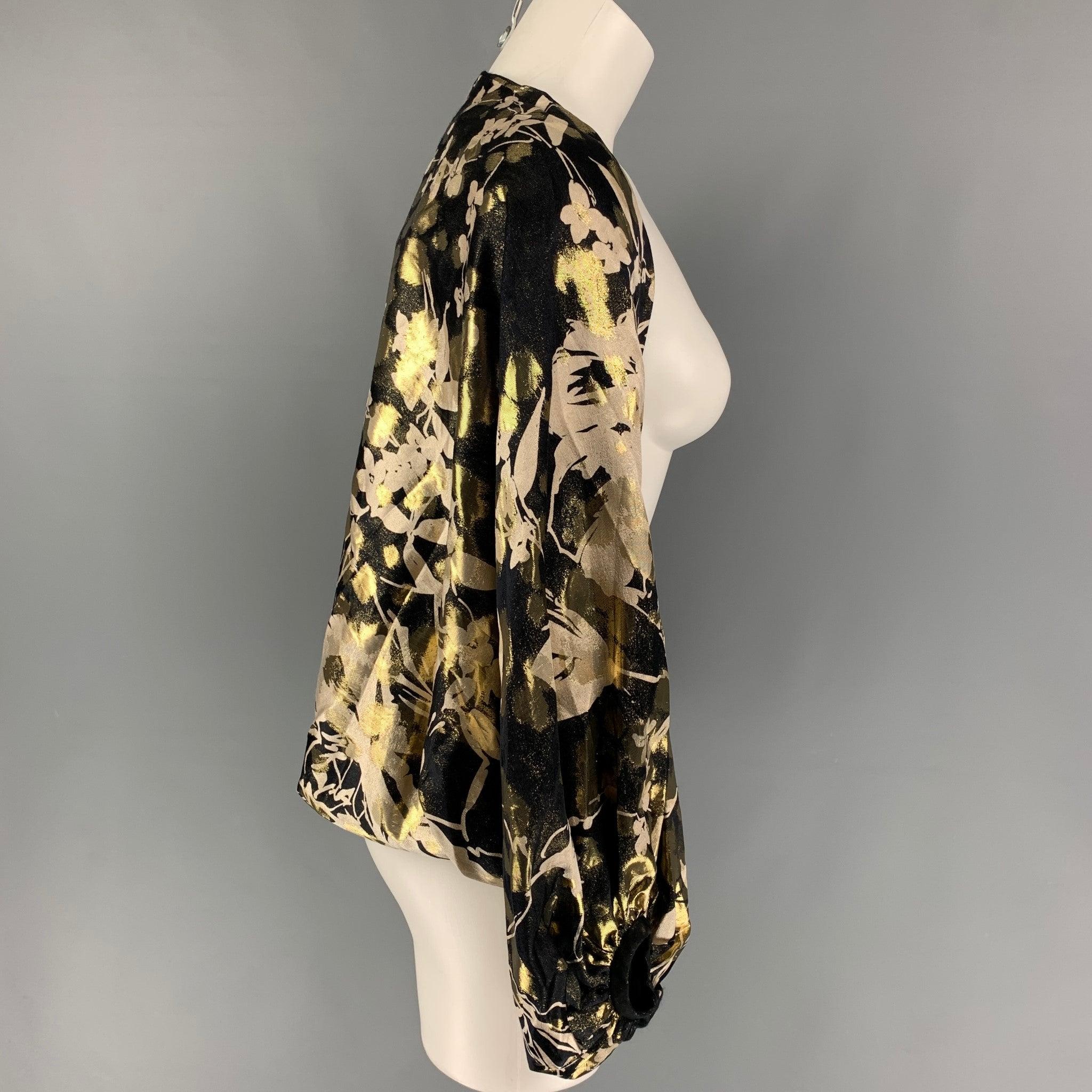 RALPH LAUREN 'Black Label' shrug comes in a gold & black floral silk featuring balloon sleeves.
Very Good
Pre-Owned Condition. 

Marked:   XS/S 

Measurements: 
  Sleeve: 13 inches  Length: 25.5 inches 
  
  
 
Reference: 118965
Category: Casual