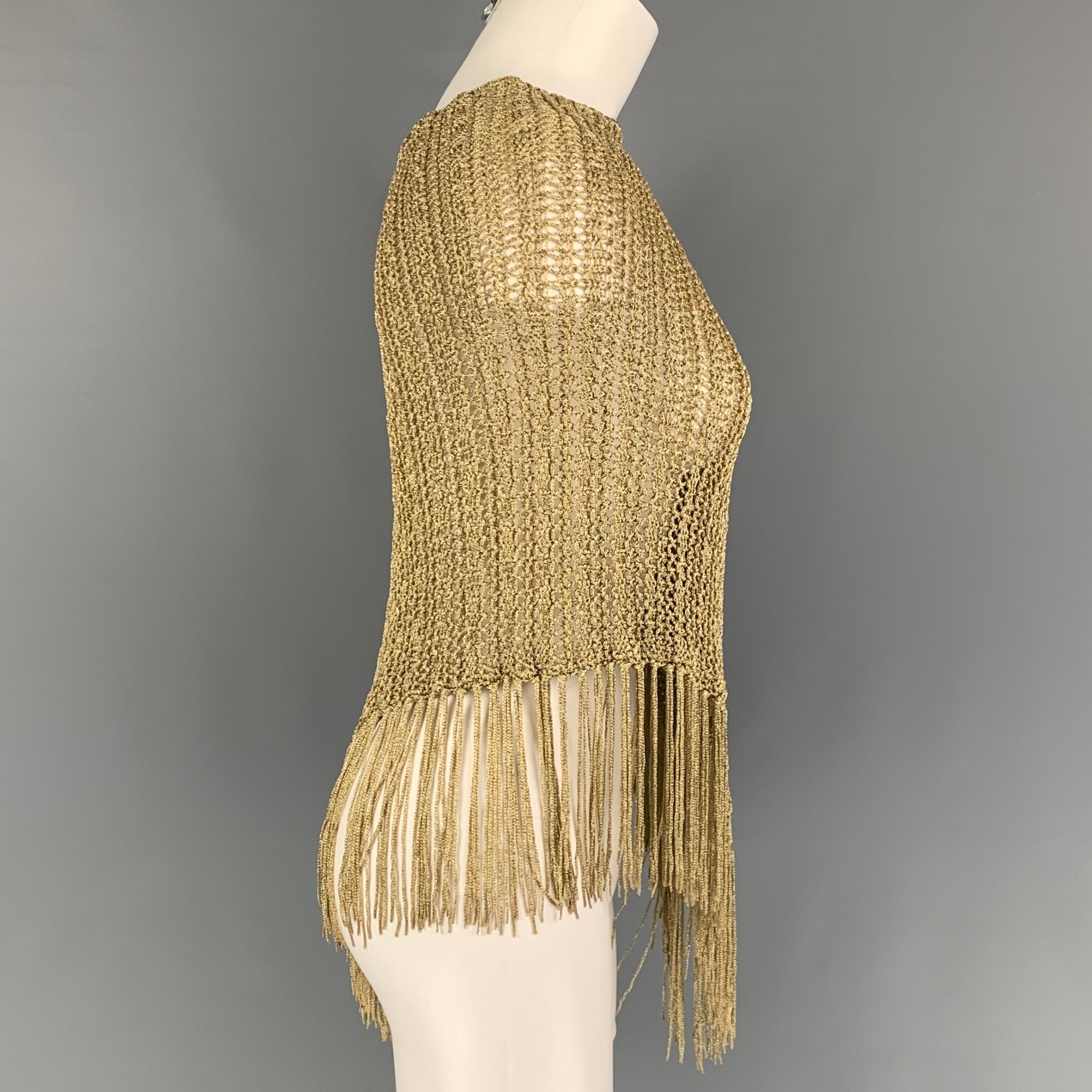 RALPH LAUREN 'Black Label' cape comes in a gold mesh viscose featuring a fringe trim. 

Very Good Pre-Owned Condition.
Marked: XS/S

Measurements:

Length: 30.5 in. 