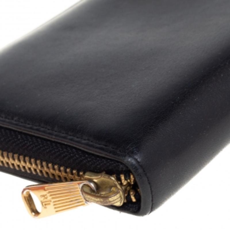 Ralph Lauren Black Leather Zip Around Wallet For Sale 3