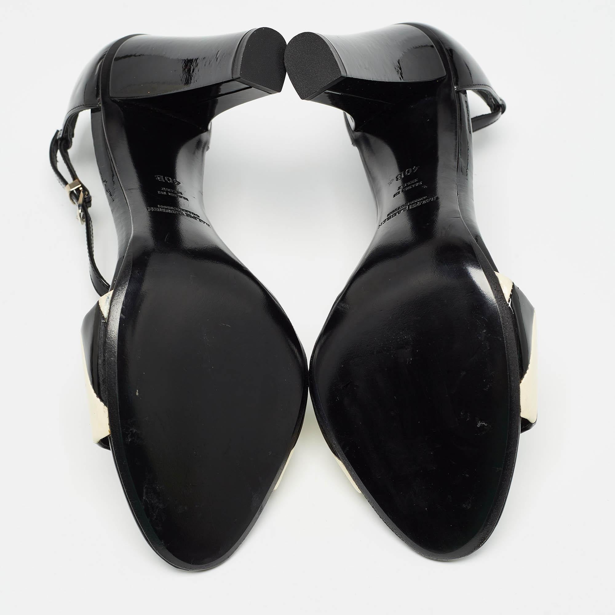Ralph Lauren Sandali con cinturino a T in pelle verniciata bianca/nera taglia 40 in vendita 1