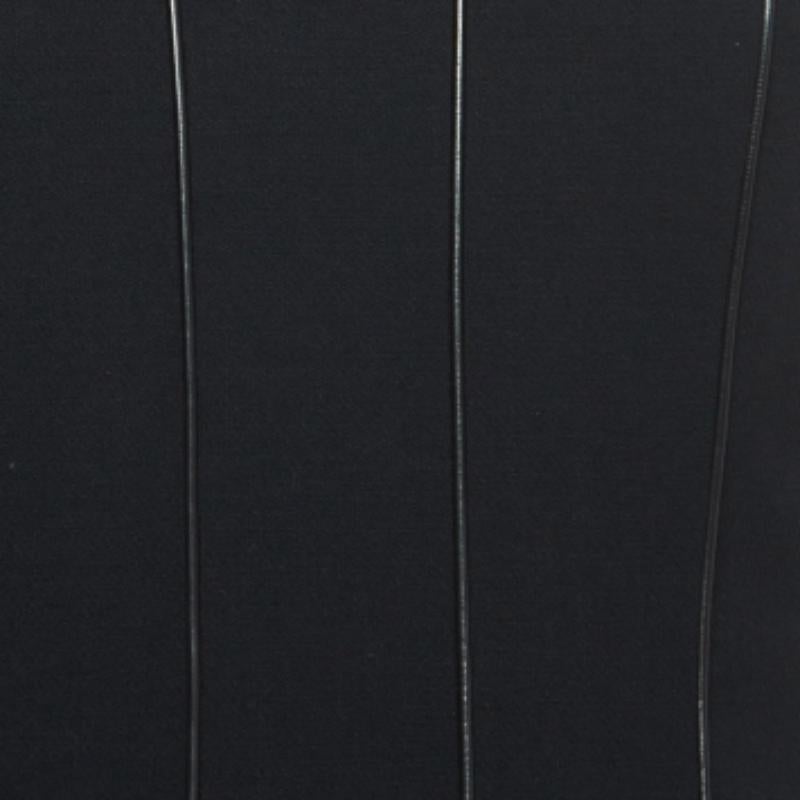 Ralph Lauren Schwarzes Woll-Minikleid mit Kontrastbesatz M im Zustand „Hervorragend“ im Angebot in Dubai, Al Qouz 2