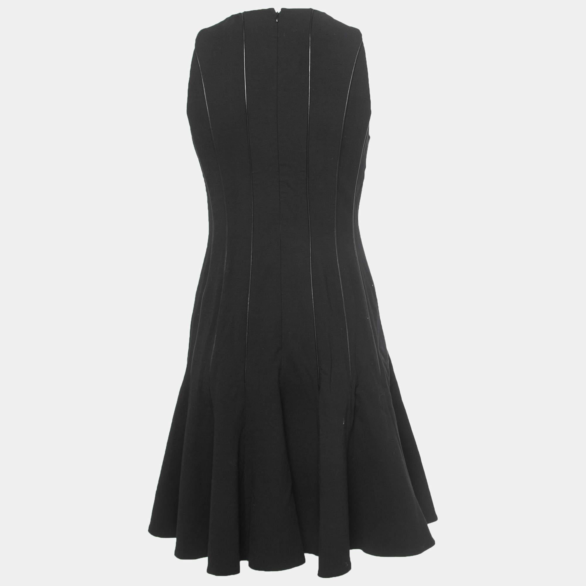 Make a luxe fashion statement by wearing this designer dress. It is tailored using fine fabric into a flattering silhouette.

