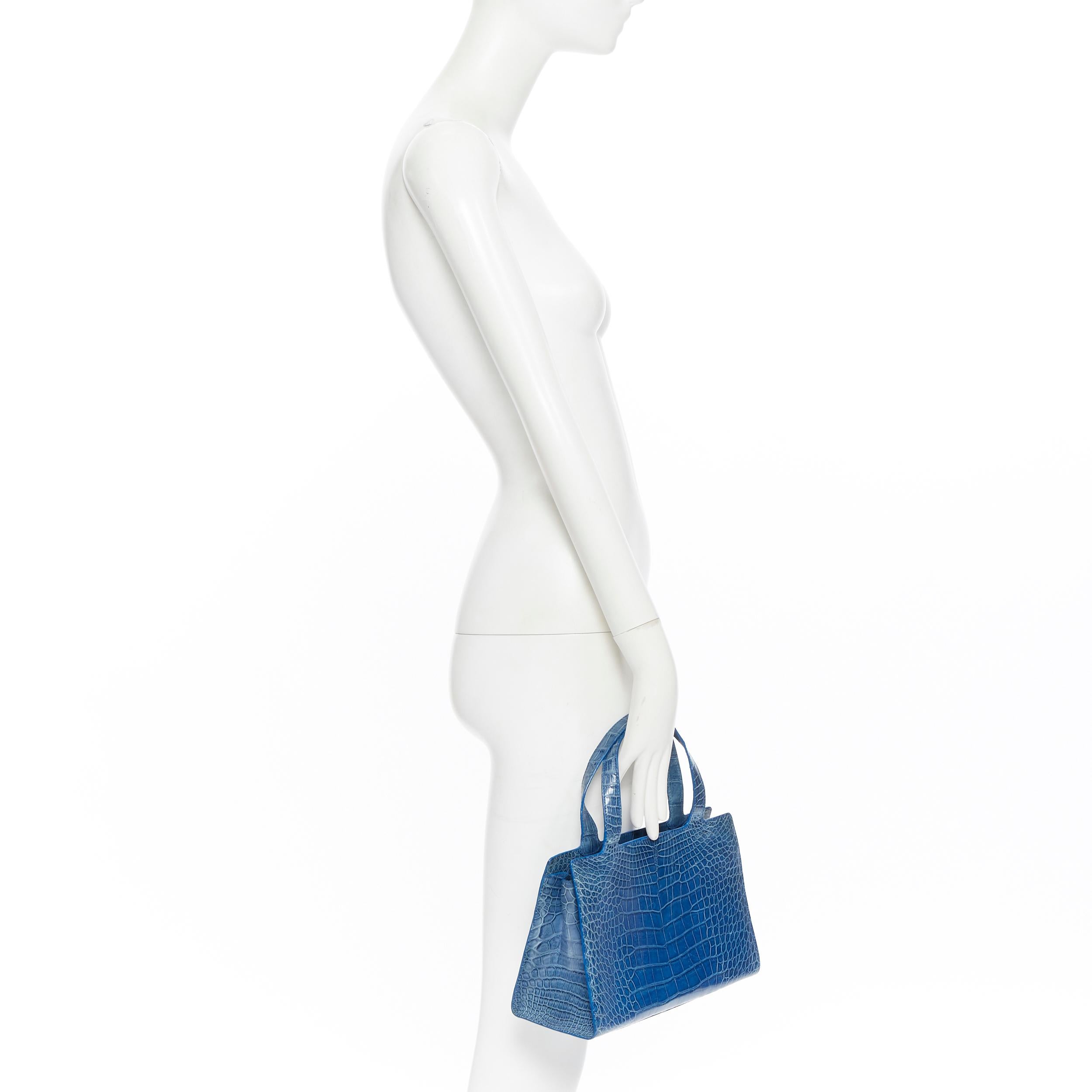 RALPH LAUREN blue crocodile leather top handle structured evening bag
Brand: Ralph Lauren
Model Name / Style: Crocodile bag
Material: Leather; crocodile leather
Color: Blue
Pattern: Solid
Closure: Zip
Extra Detail:
Made in: Italy

CONDITION: