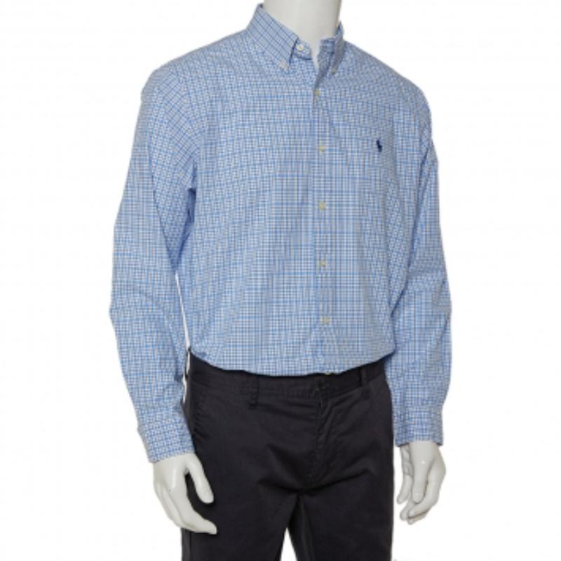 Sfoggia un look incredibilmente elegante alle tue riunioni di lavoro indossando questa camicia di Ralph Lauren. Realizzato in cotone nei toni del blu e del bianco, presenta un motivo a scacchi su tutta la superficie, un colletto classico e una