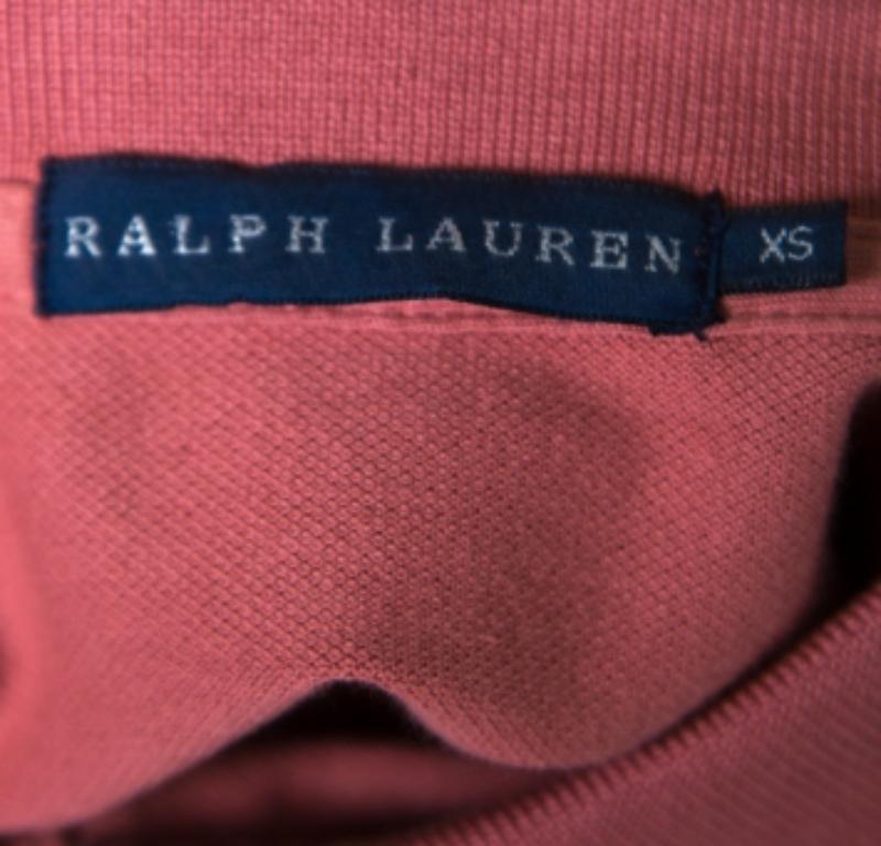 Ralph Lauren Blush Pink Baumwolle Perlen Logo verschönert Polo T- Shirt XS im Zustand „Gut“ im Angebot in Dubai, Al Qouz 2