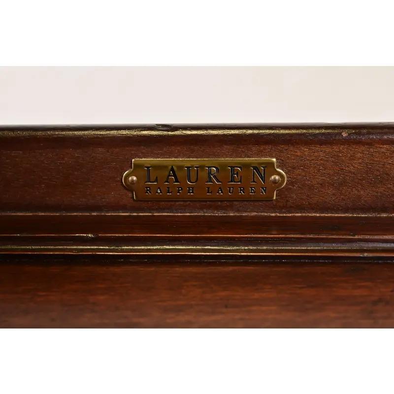 Table d'appoint en acajou sculpté British Colonial de Ralph Lauren en vente 4